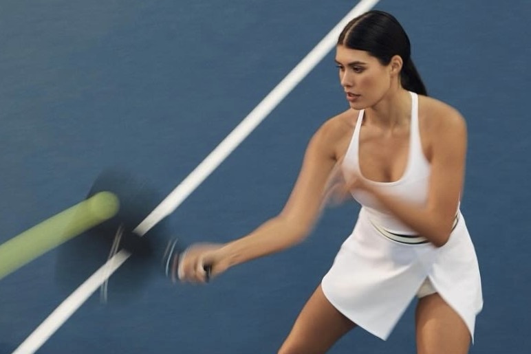 Qua bong khien gioi pickleball day song hinh anh