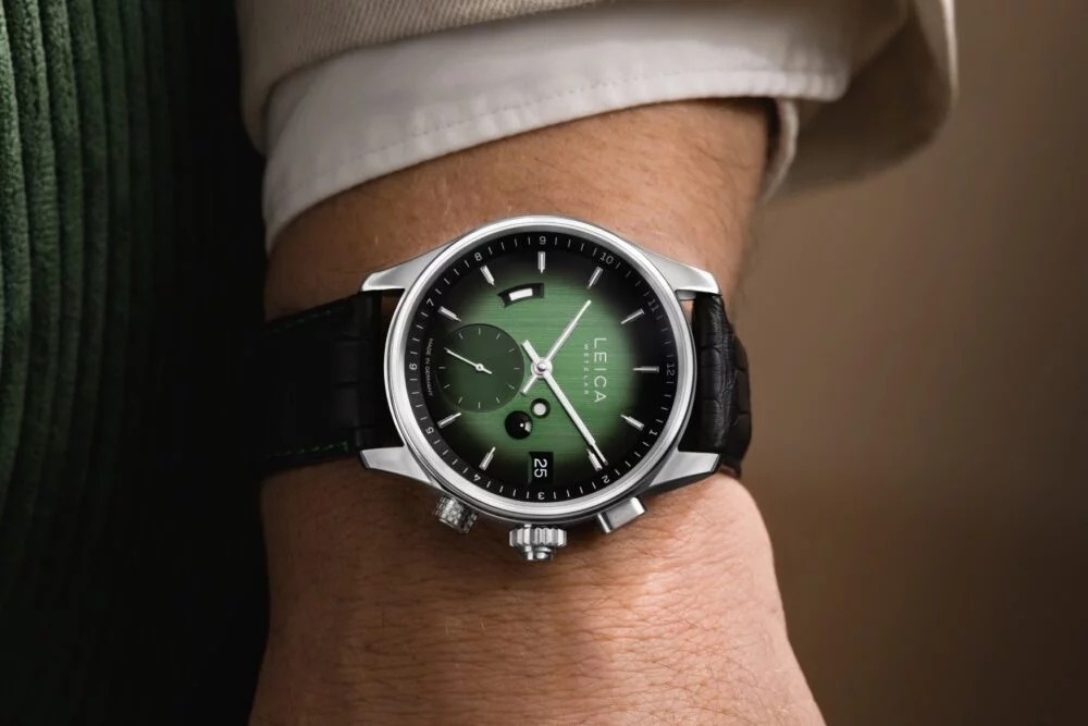 Leica_ZM_2_Urban_Green_on_wrist.jpg