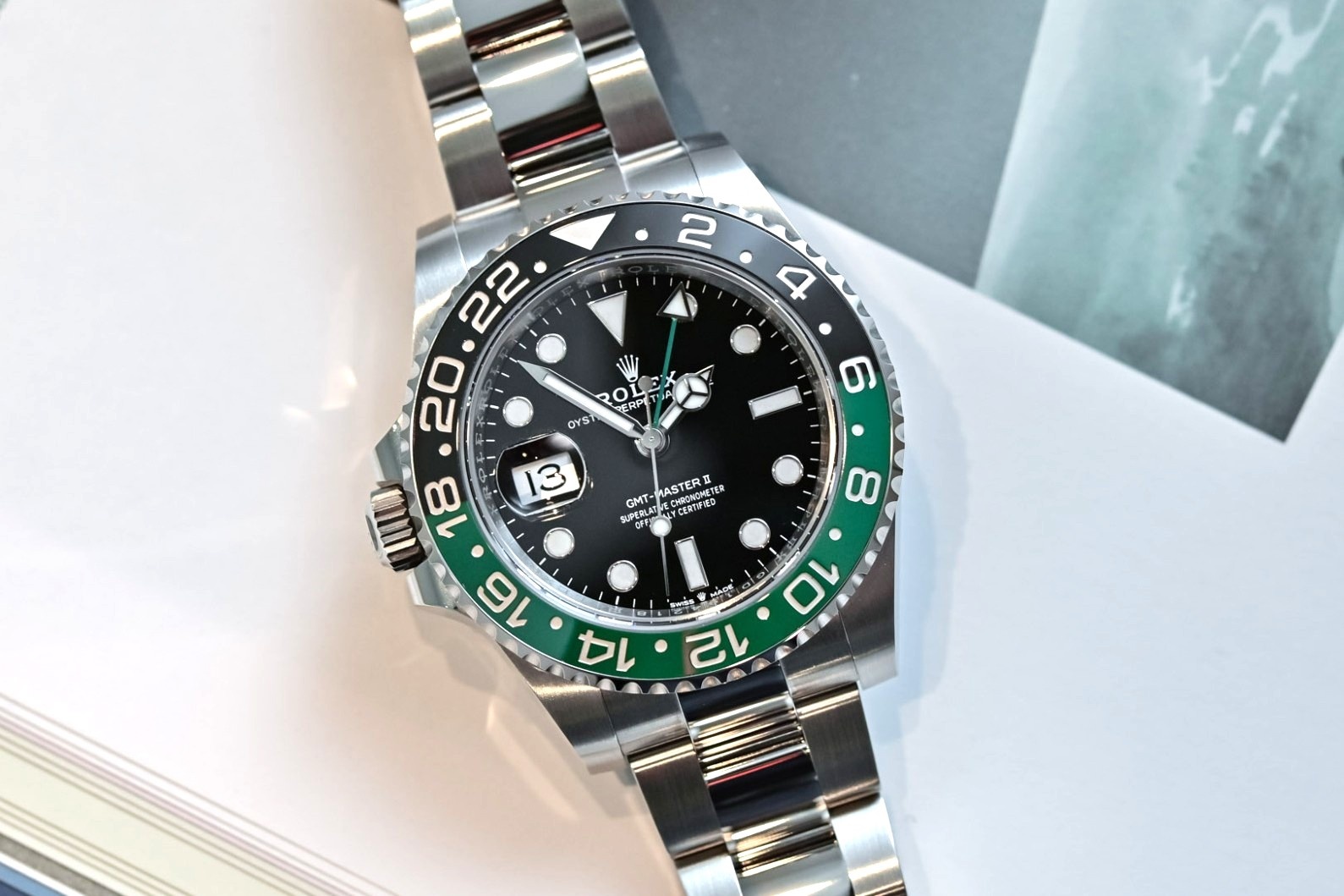 Cau thu Indonesia duoc tong thong tang Rolex sau tran thang Trung Quoc hinh anh