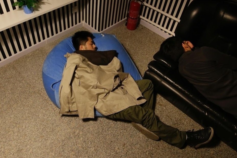 Nhan su lam viec '6 ngay 6 dem', cong ty chi thuong 140 USD hinh anh