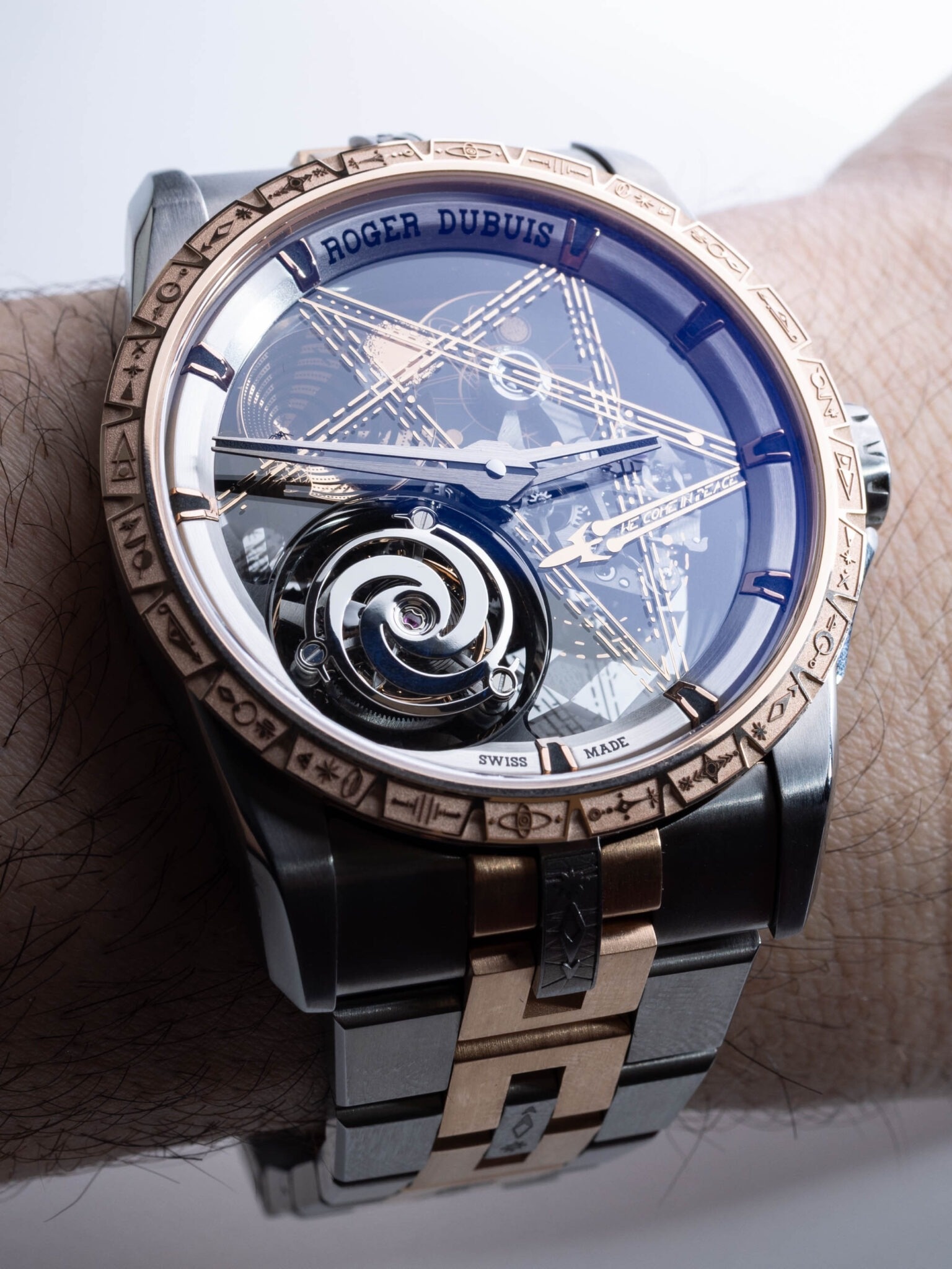 Roger_Dubuis_Excalibur_Monotourb_1_.jpg