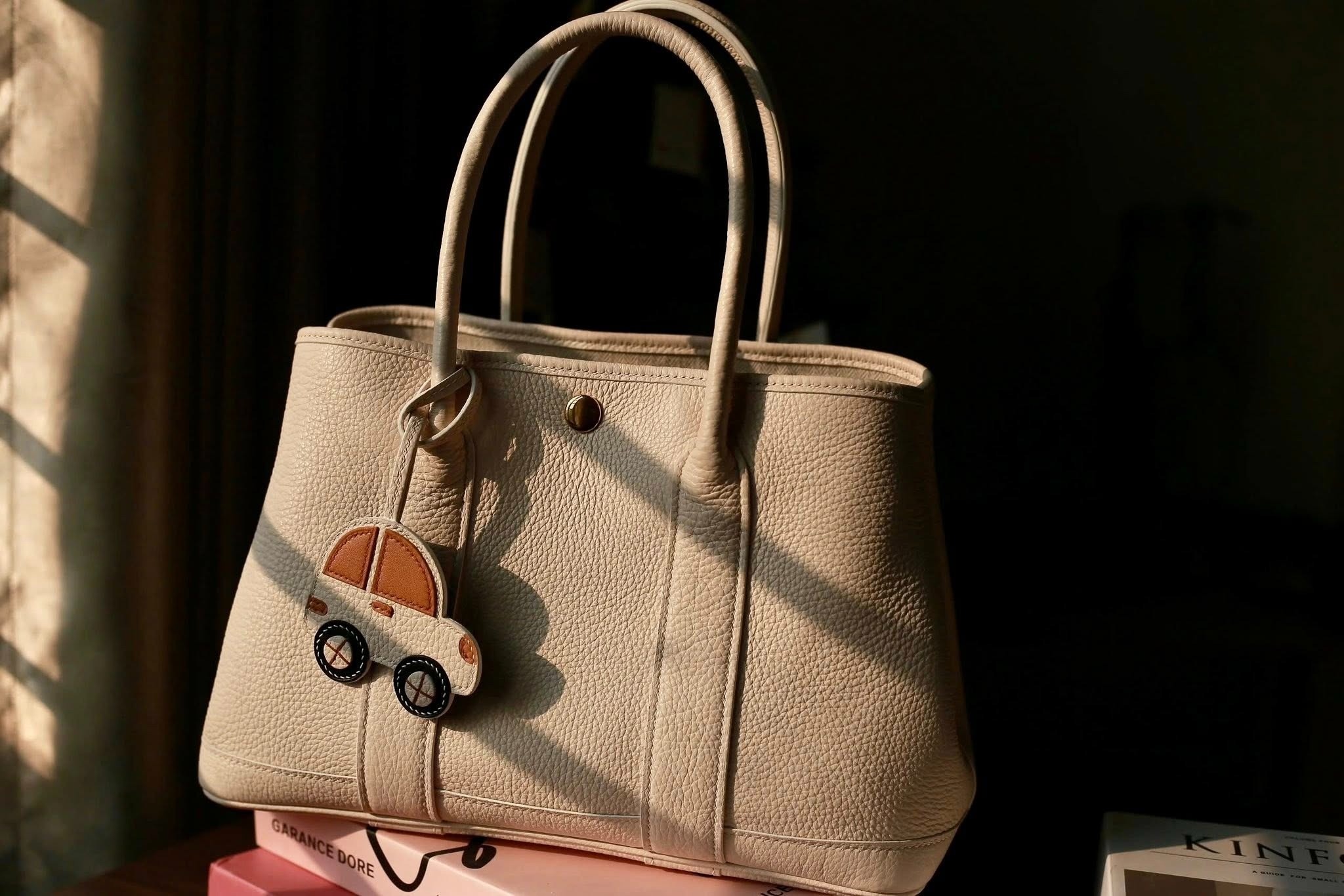 3 phân khúc giày Nike, túi Dior 'nhái' từ chợ Bà Chiểu đến chợ mạng