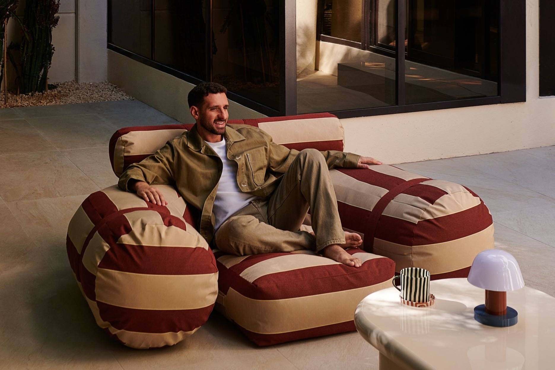 Ben trong can biet thu Dubai 'u am' cua sao mang sinh nam 1990 hinh anh