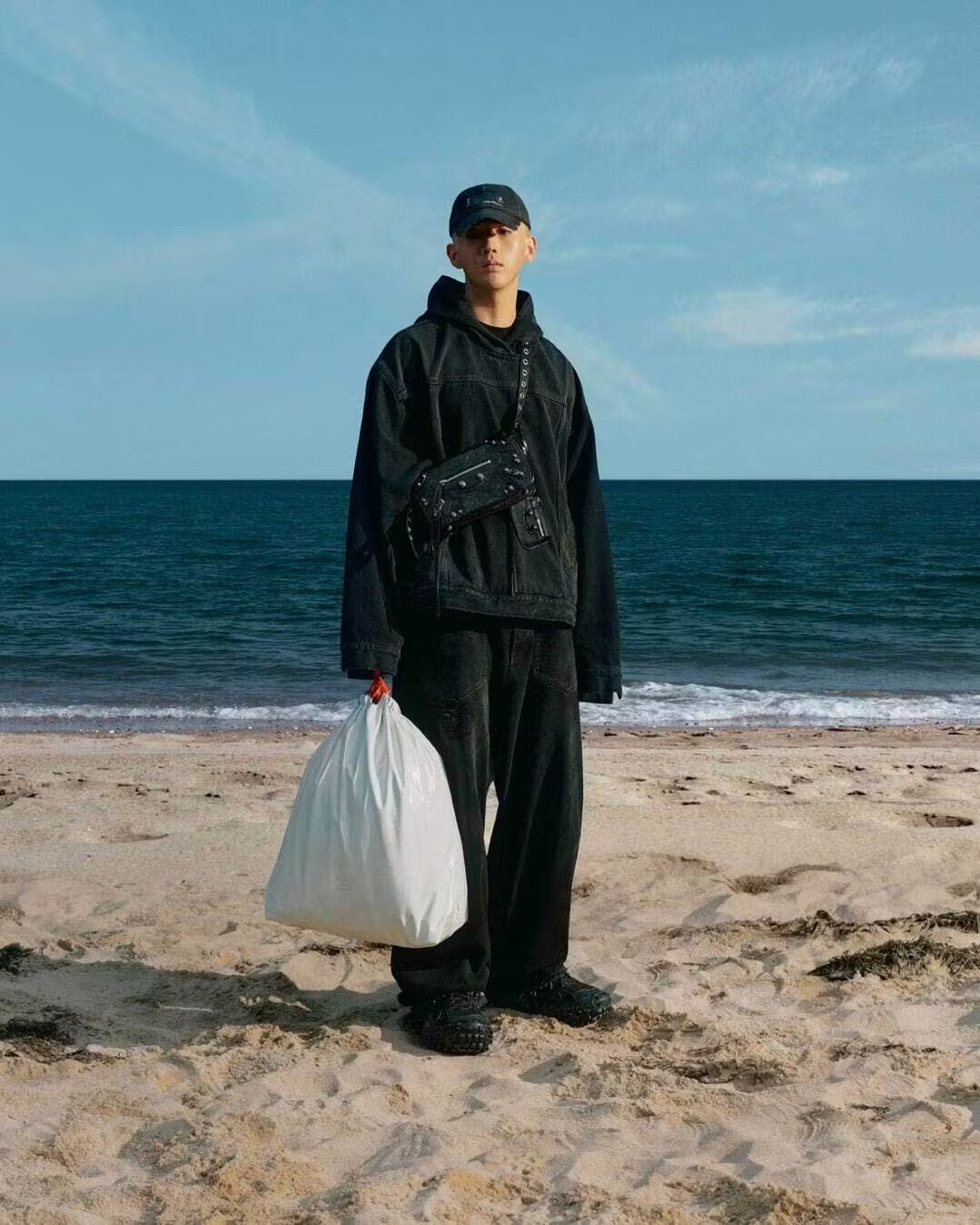 1682687854_balenciaga_trash_bag.jpg