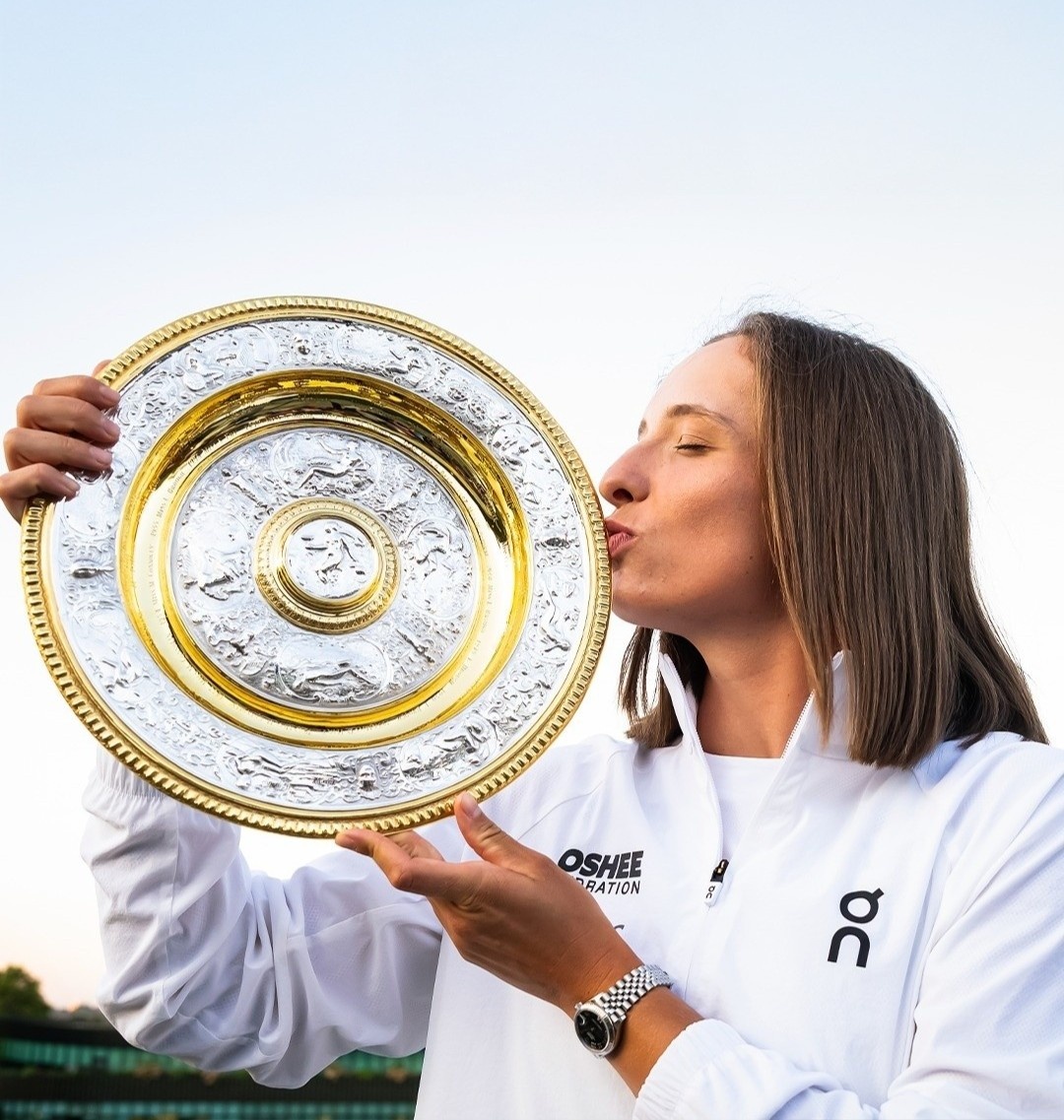 Sinner lại đeo đồng hồ Rolex 43.000 USD khi nâng cúp vô địch Wimbledon
