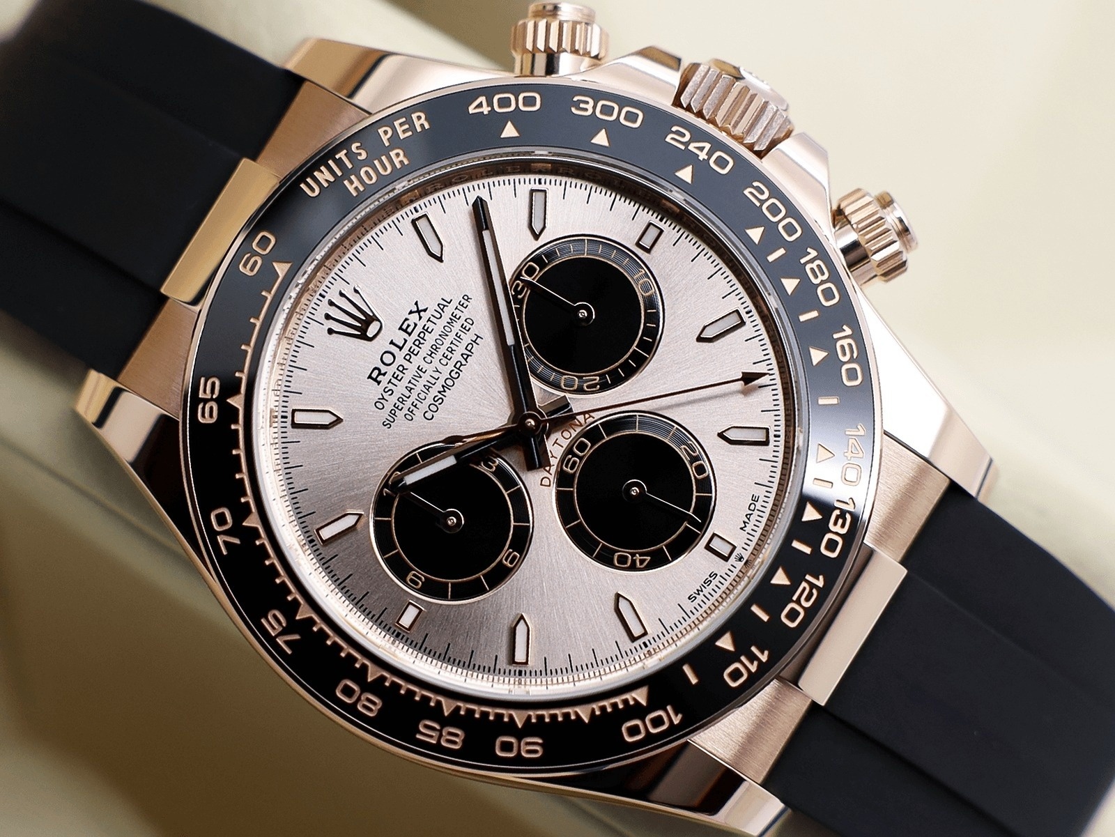 Sinner lại đeo đồng hồ Rolex 43.000 USD khi nâng cúp vô địch Wimbledon