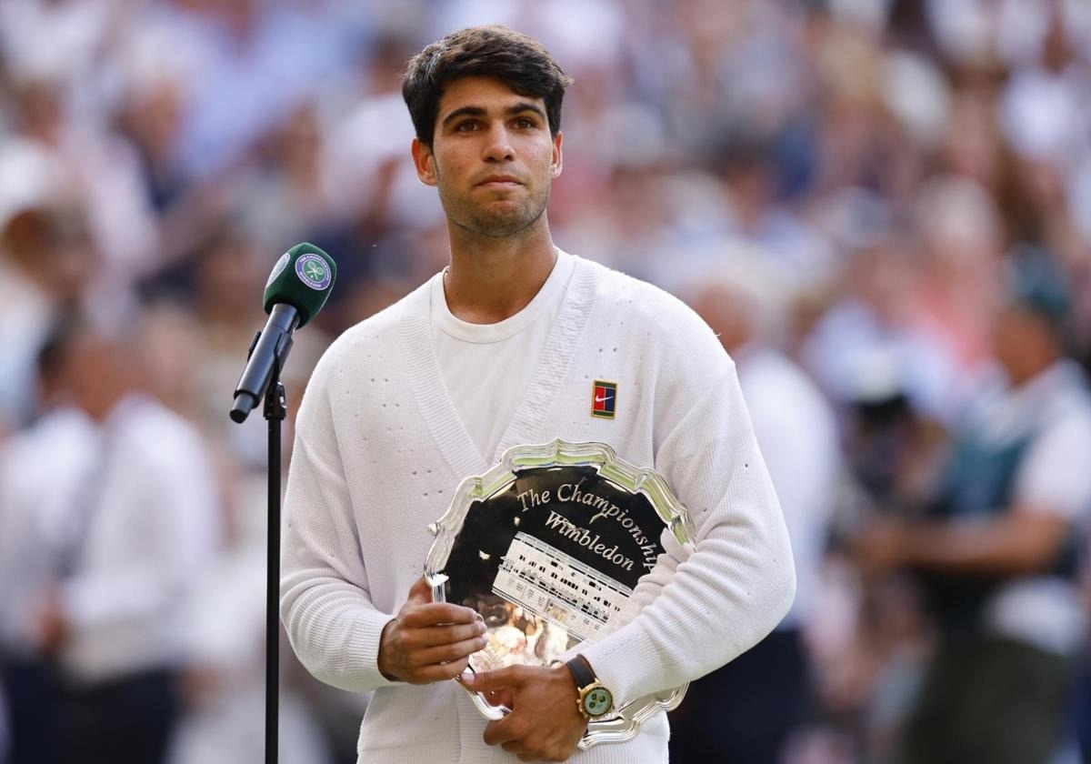 Sinner lại đeo đồng hồ Rolex 43.000 USD khi nâng cúp vô địch Wimbledon