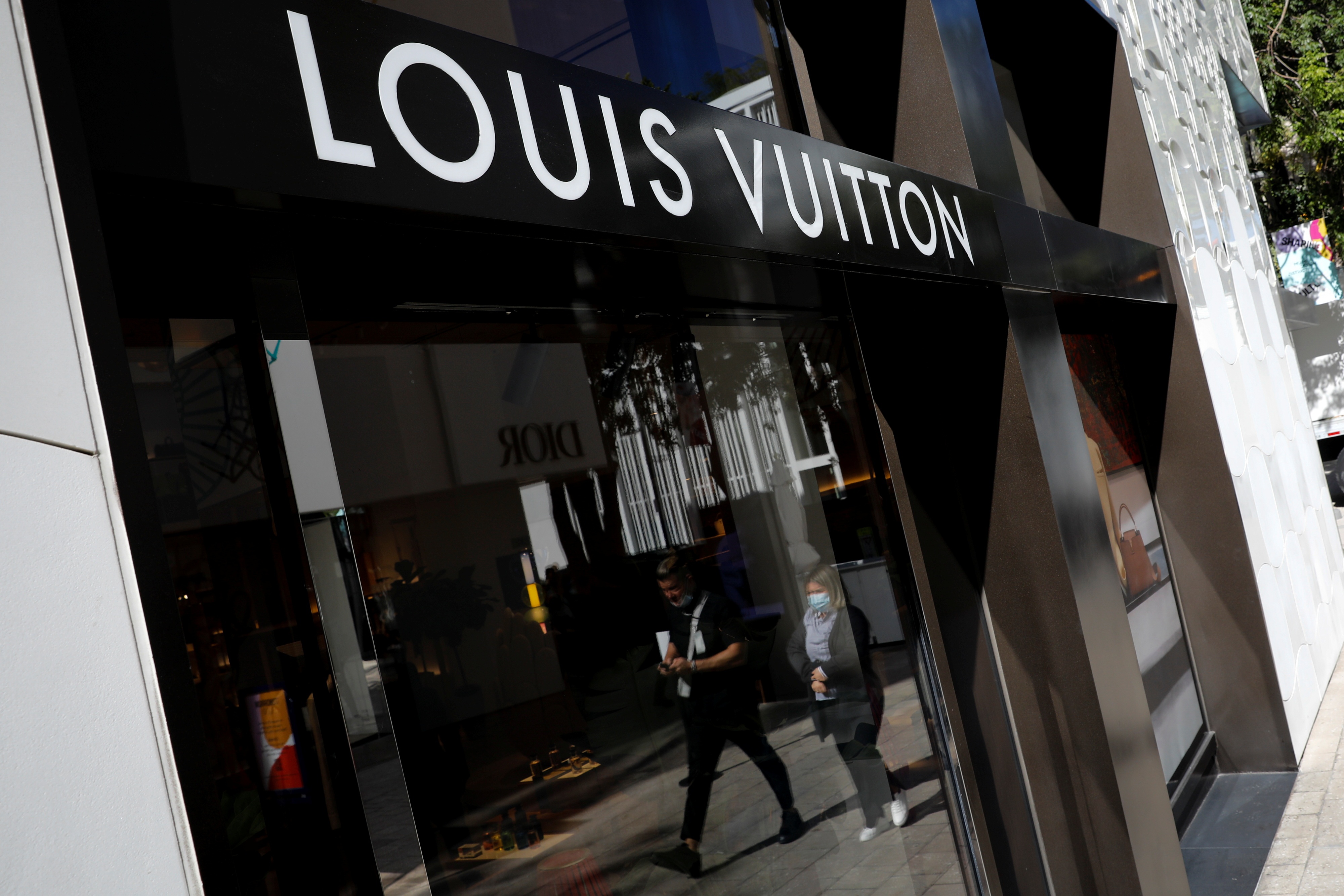 Louis Vuitton bi hack hinh anh