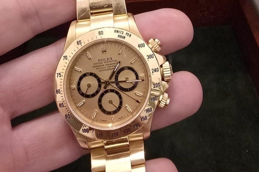 Nguoi dan ong My bat ngo duoc hang xom 'cam on' bang dong ho Rolex hinh anh