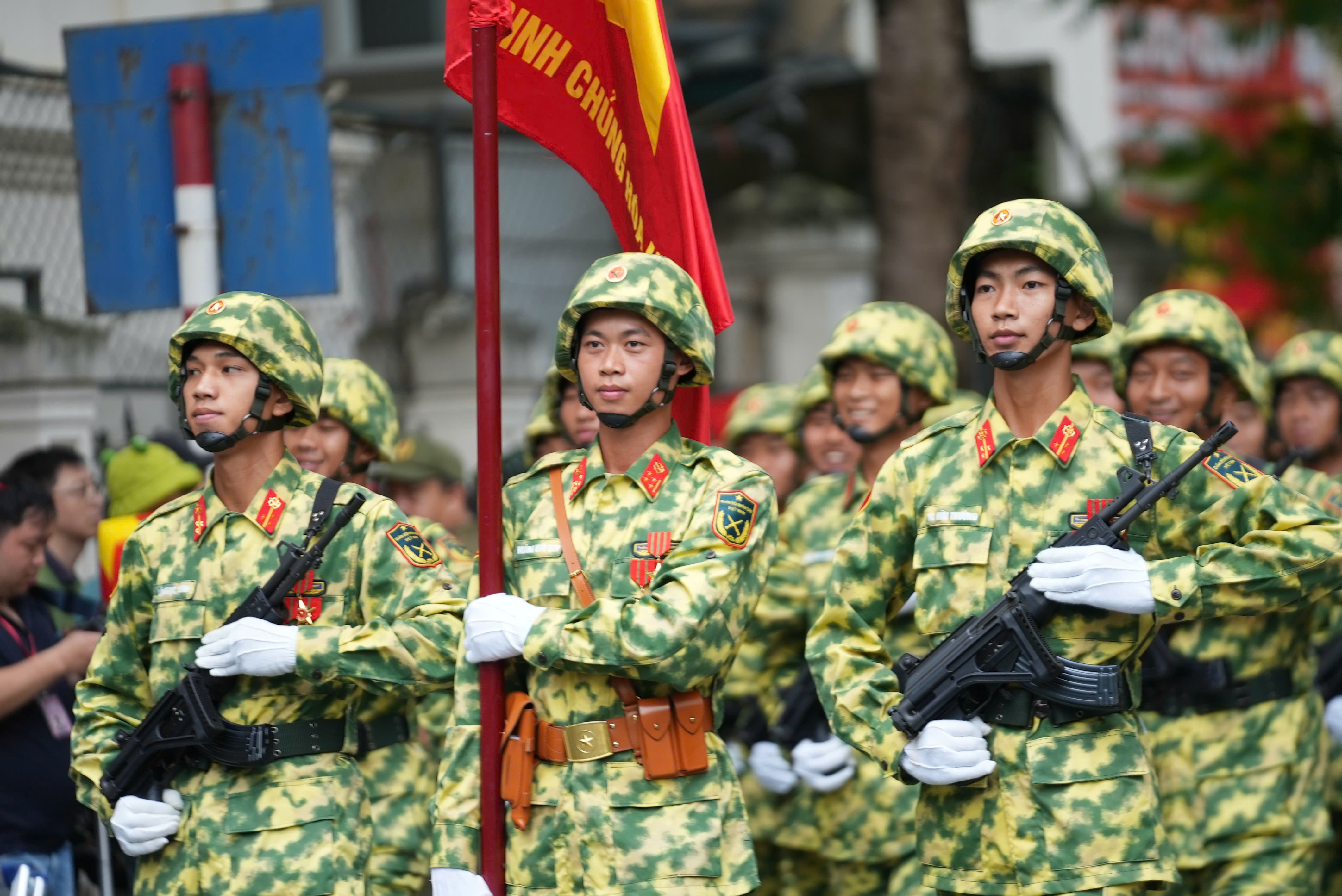Khoi chien si Phong hoa, Tac chien dien tu vao vi tri dieu binh hinh anh
