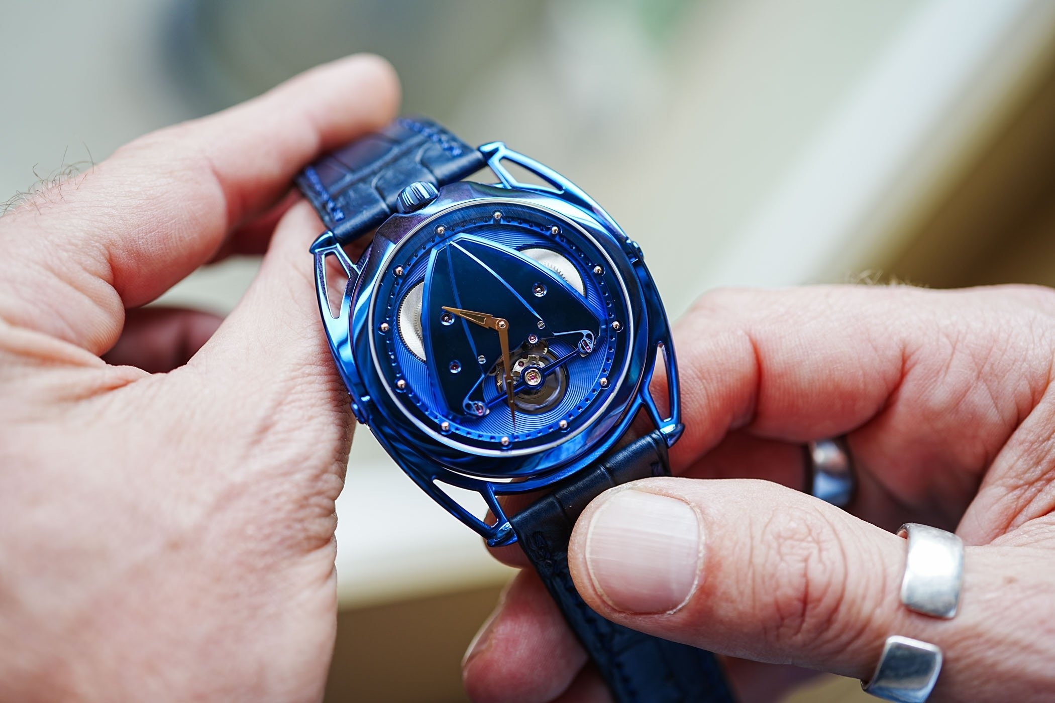 De_Bethune_DB28XP_Kind_of_Blue_r.jpg