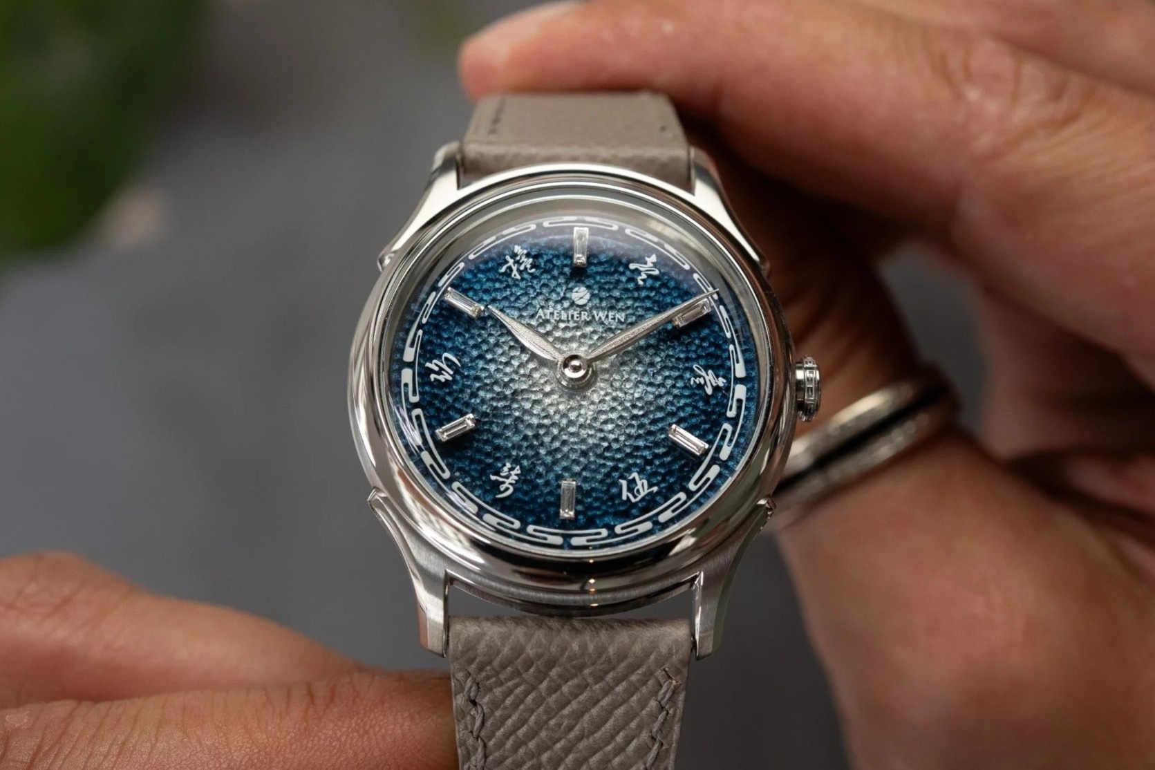 Mat 20 ngay de che tac mat so dong ho co ty le hong 50/50 hinh anh