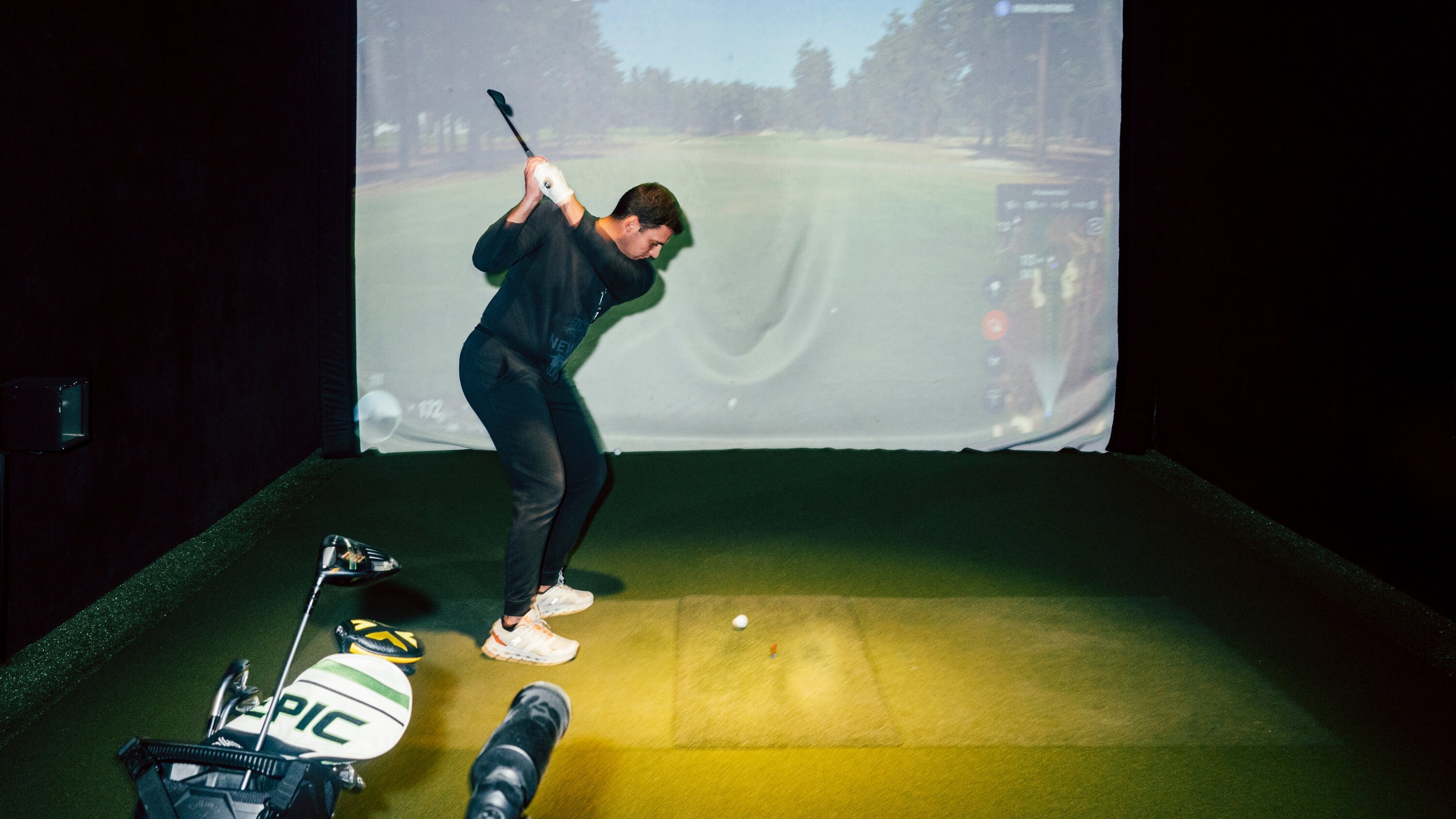 san golf thu nho,  may mo phong golf,  chung cu san golf,  golf simulator chung cu,  golf trong nha,  golf cho cu dan anh 1