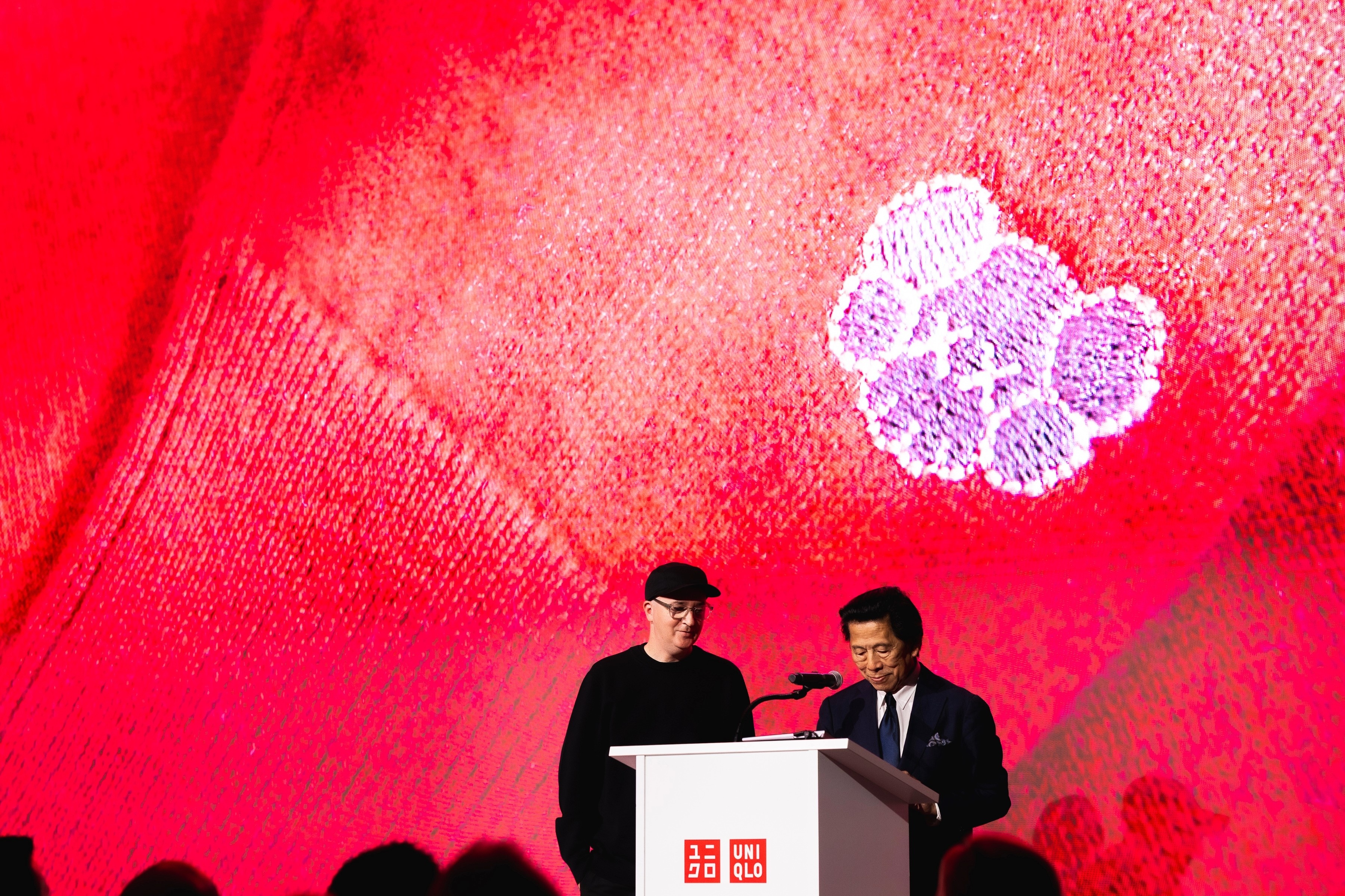 John Jay Uniqlo,  Uniqlo nghe t