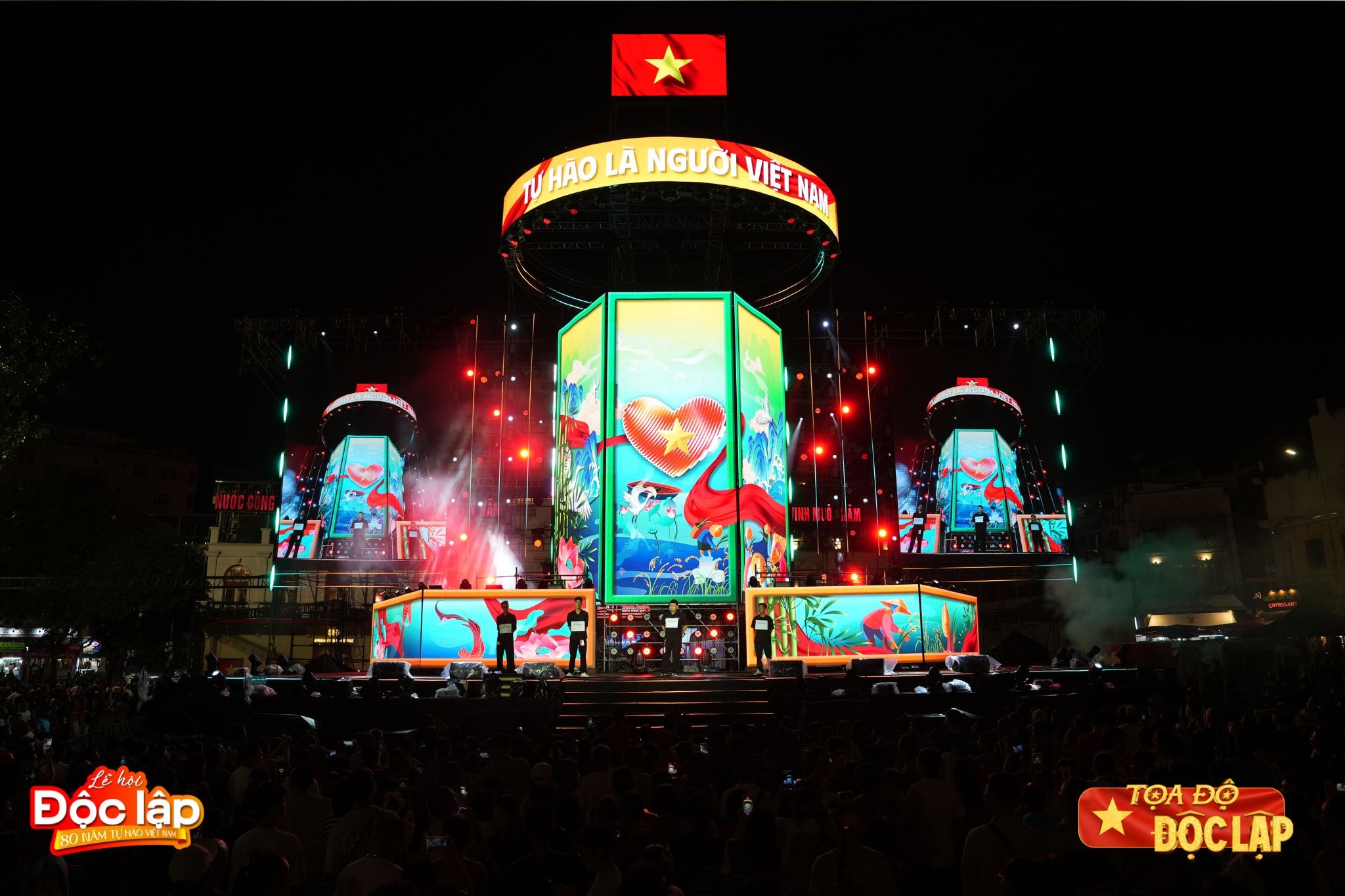 Le hoi Doc Lap,  Toa do Doc Lap, pho di bo ho Guom, khong gian check-in anh 1