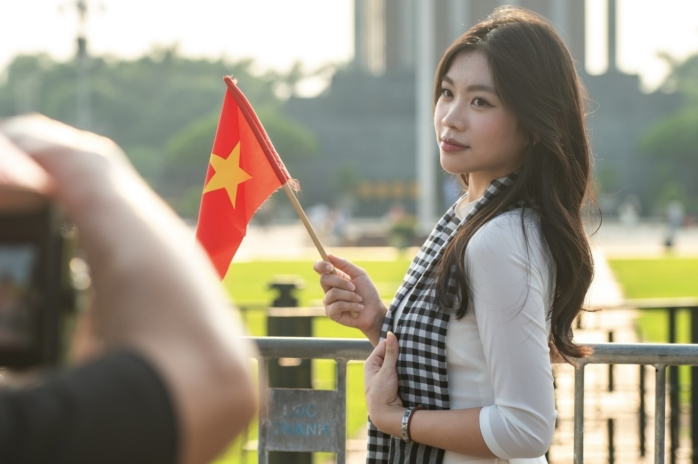 Nguoi Viet chi hon 13 ty dong cho thoi trang gan Quoc ky hinh anh