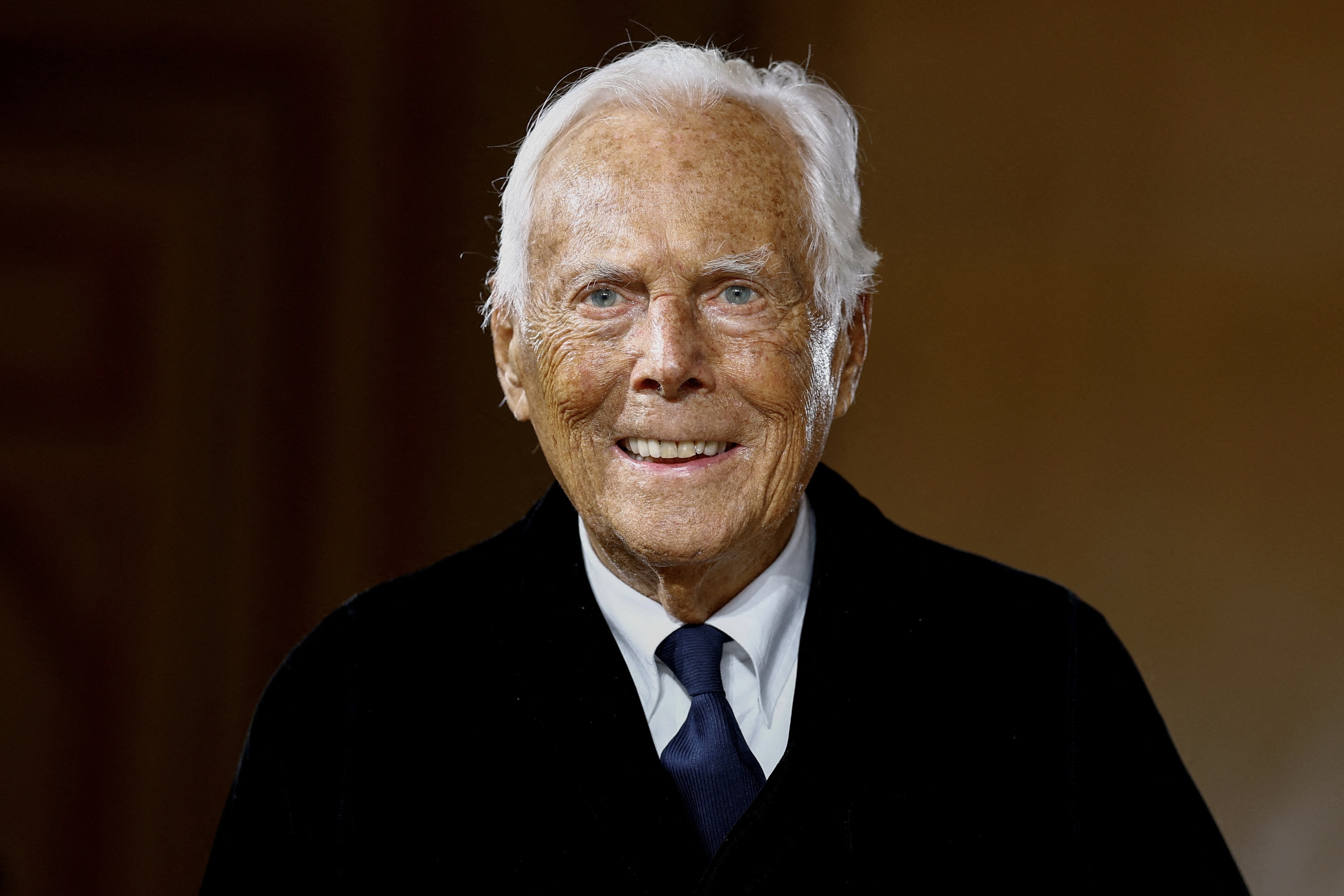 'Ong vua' thoi trang Italy Giorgio Armani qua doi hinh anh