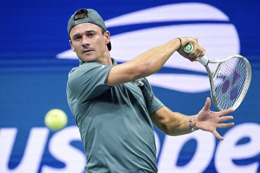 Giai tennis 'giau nhat' vat kiet suc VDV thau dem suot sang hinh anh