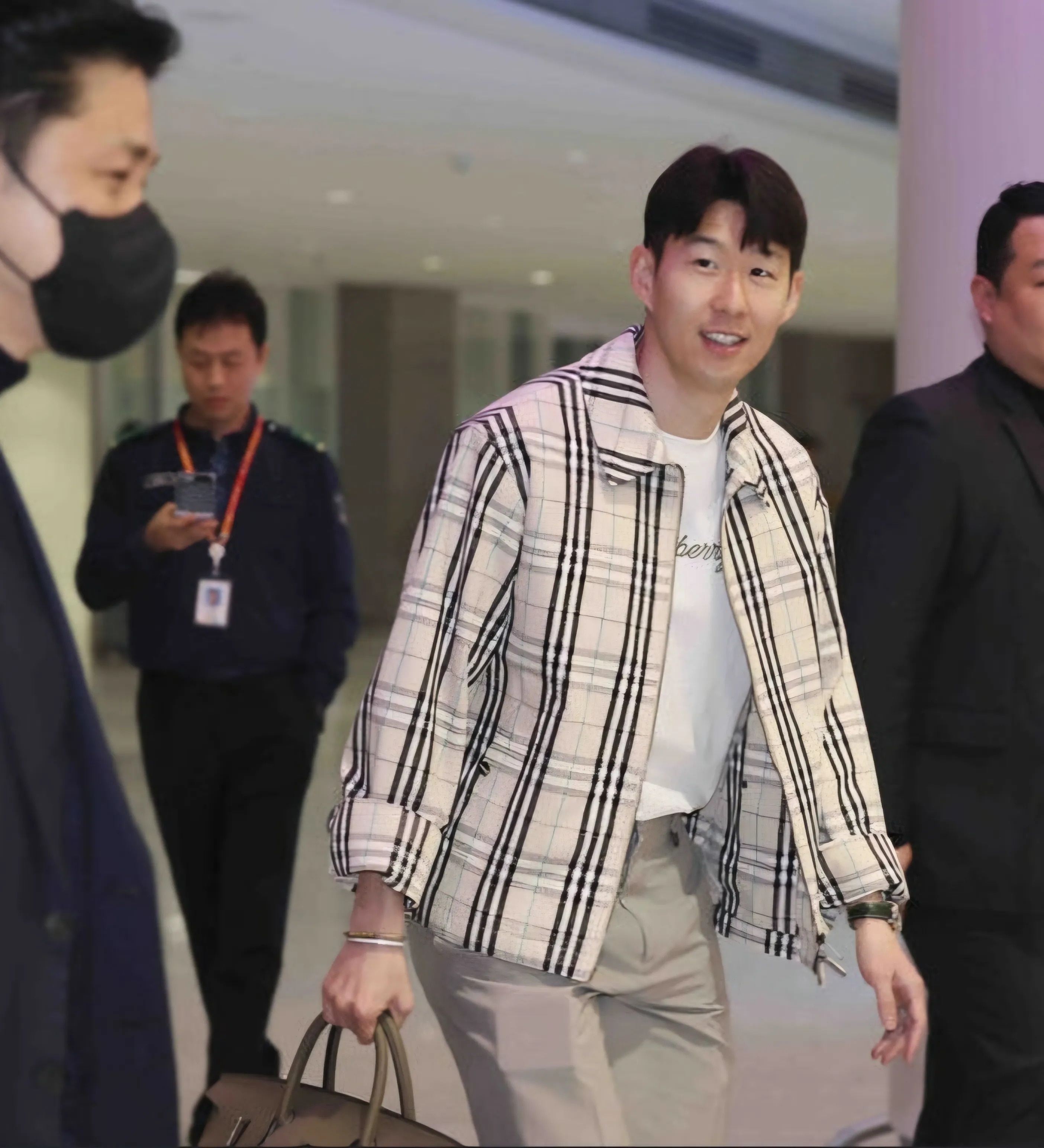 Birkin cua Messi,  Tui Hermes Messi,  Hermes Birkin gia,  Messi Hermes Cargo,  Tui Birkin da chien,  Phong cach Messi Birkin anh 11
