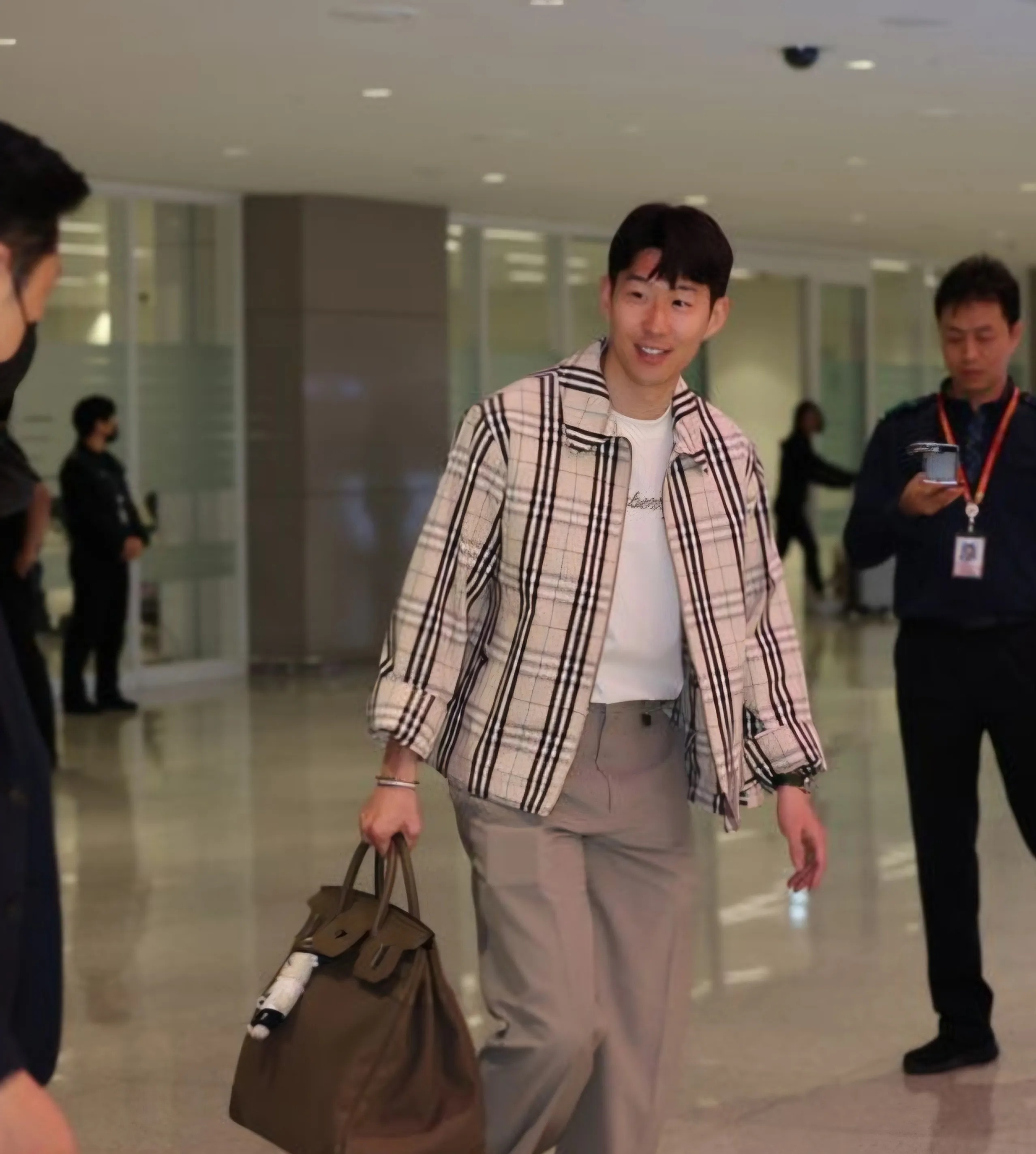 Birkin cua Messi,  Tui Hermes Messi,  Hermes Birkin gia,  Messi Hermes Cargo,  Tui Birkin da chien,  Phong cach Messi Birkin anh 10