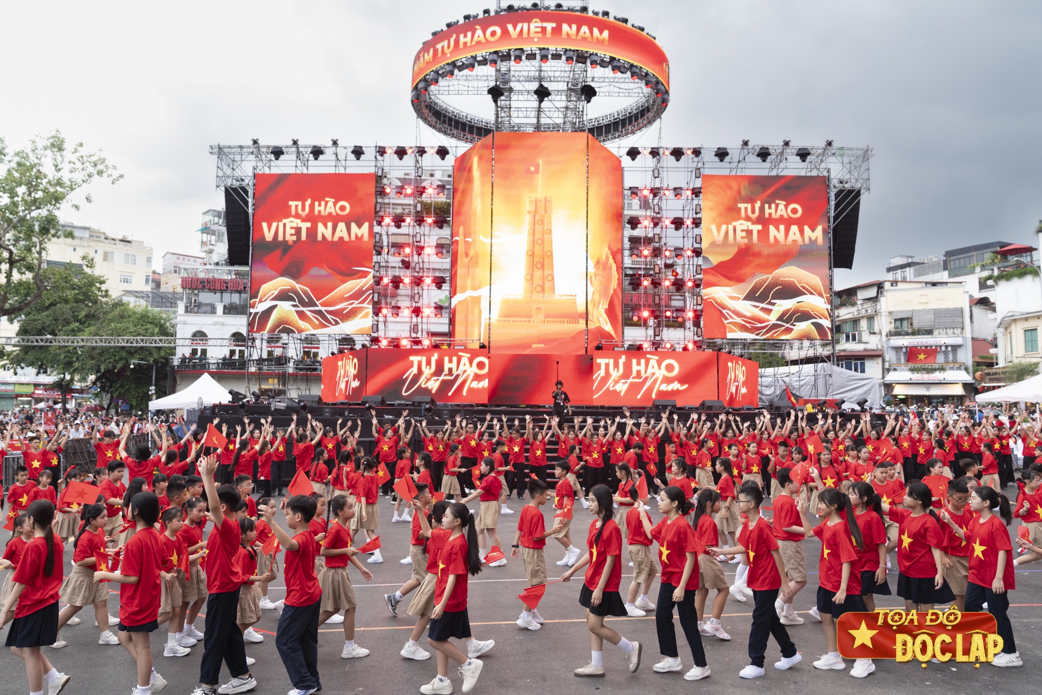 Le hoi Doc Lap,  Quoc khanh 2/9,  tu hao dan toc,  lich su Viet Nam,  van hoa Viet Nam,  gioi tre,  Ho Guom,  Ha Noi anh 12