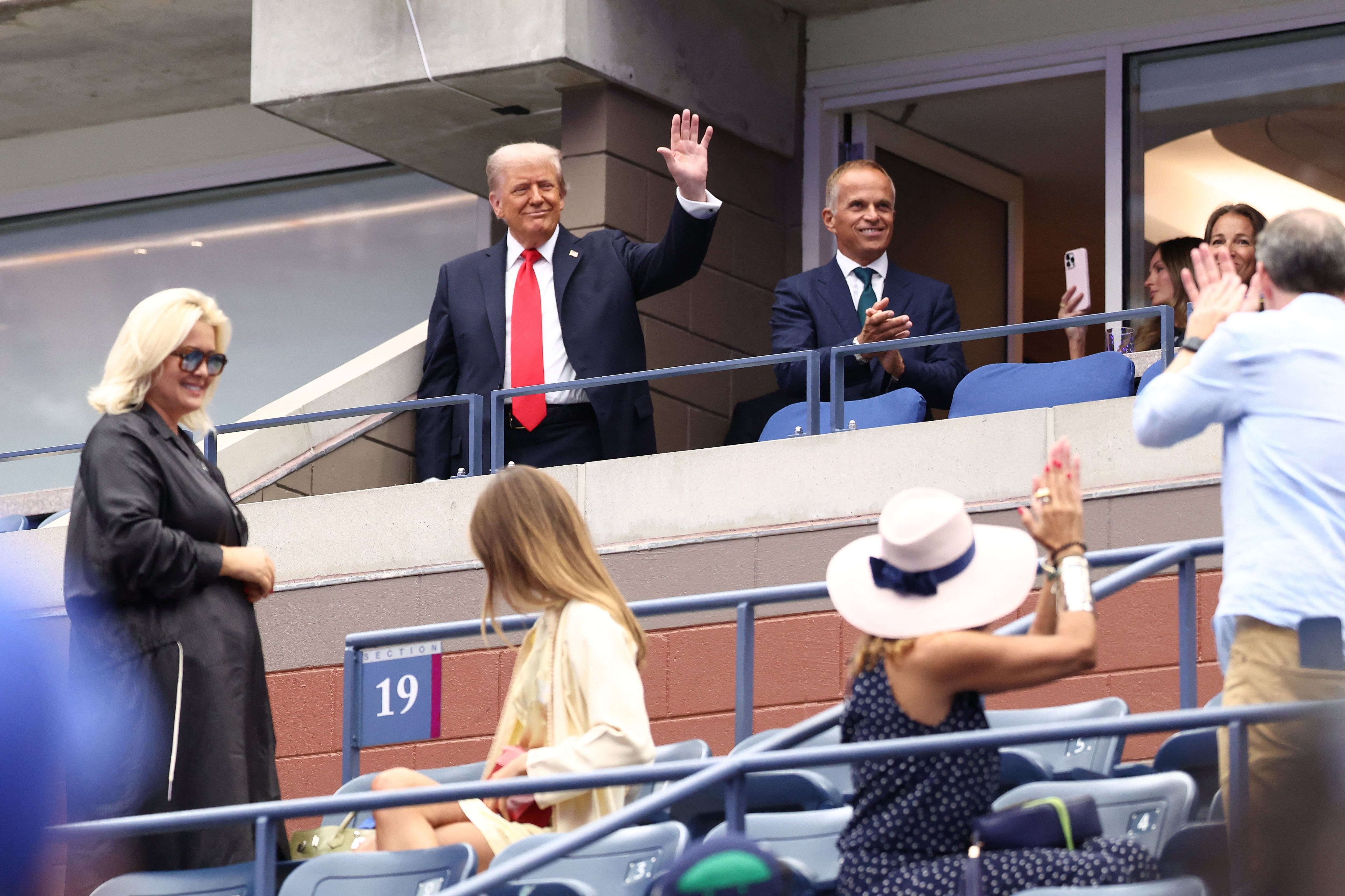 Rolex,  Donald Trump,  US Open,  thue quan,  dong ho Thuy Si,  cang thang thuong mai anh 2