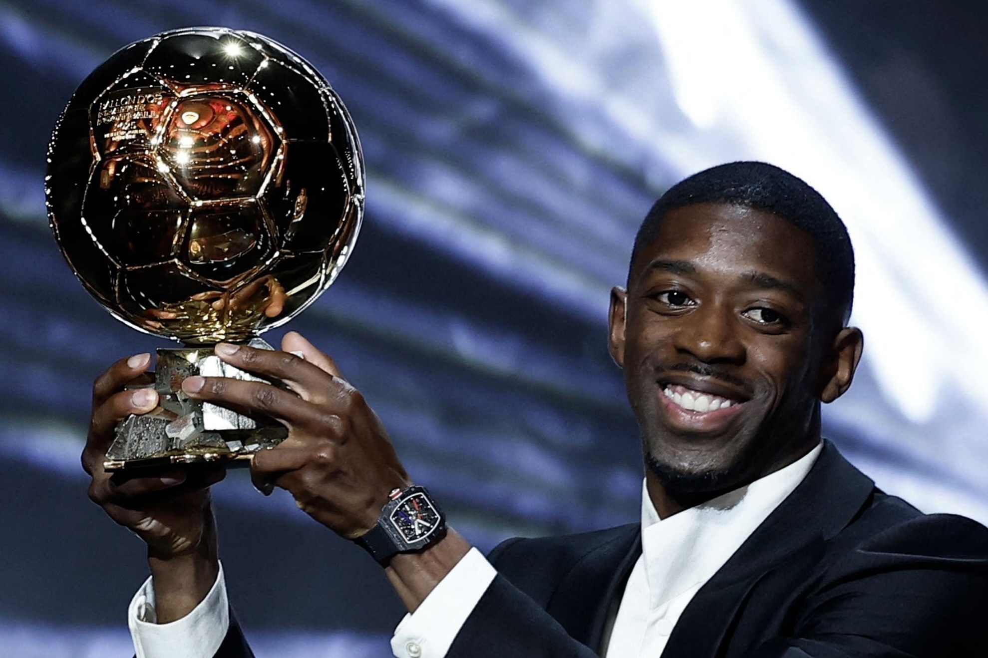 Dong ho 500.000 USD tren co tay chu nhan Qua bong vang 2025 hinh anh