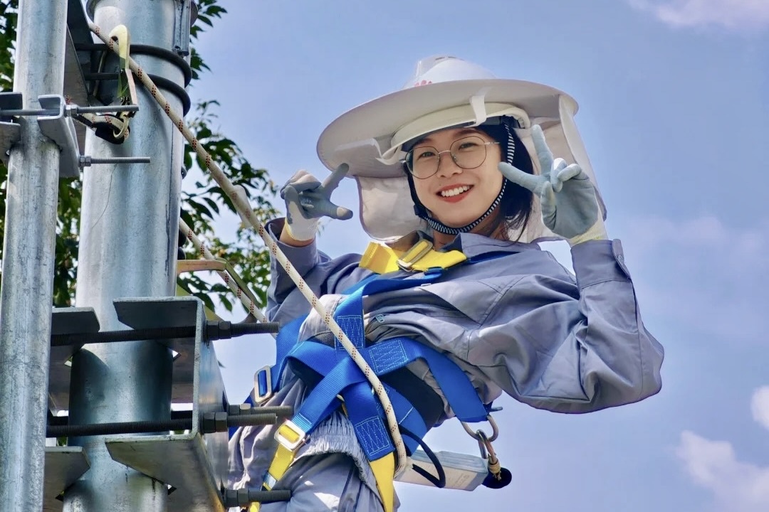 Thay gi khi nguoi tre My do xo lam tho dien, sua ong nuoc hinh anh