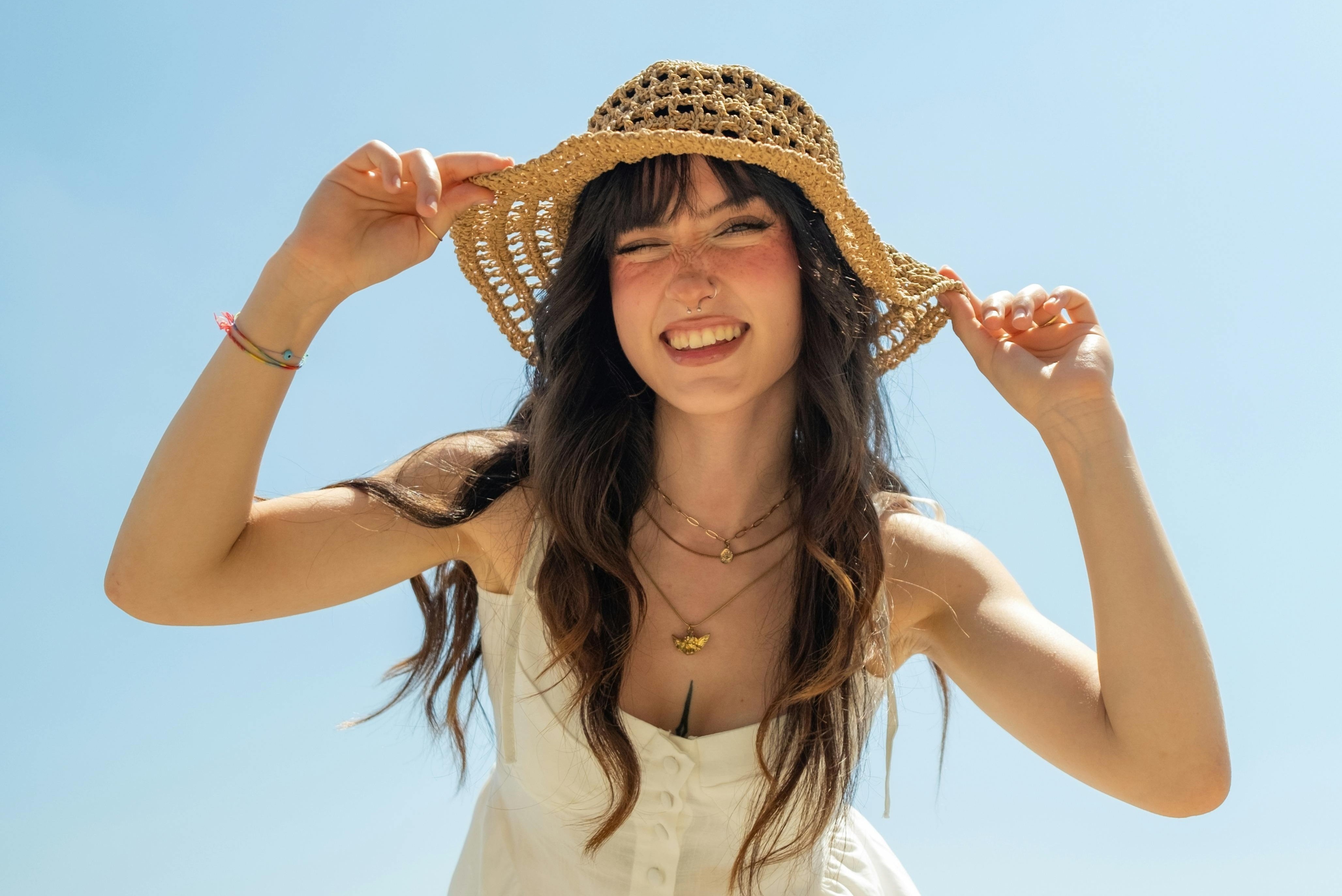 5 cach tu nhien giup xoa nep nhan khi cuoi hinh anh