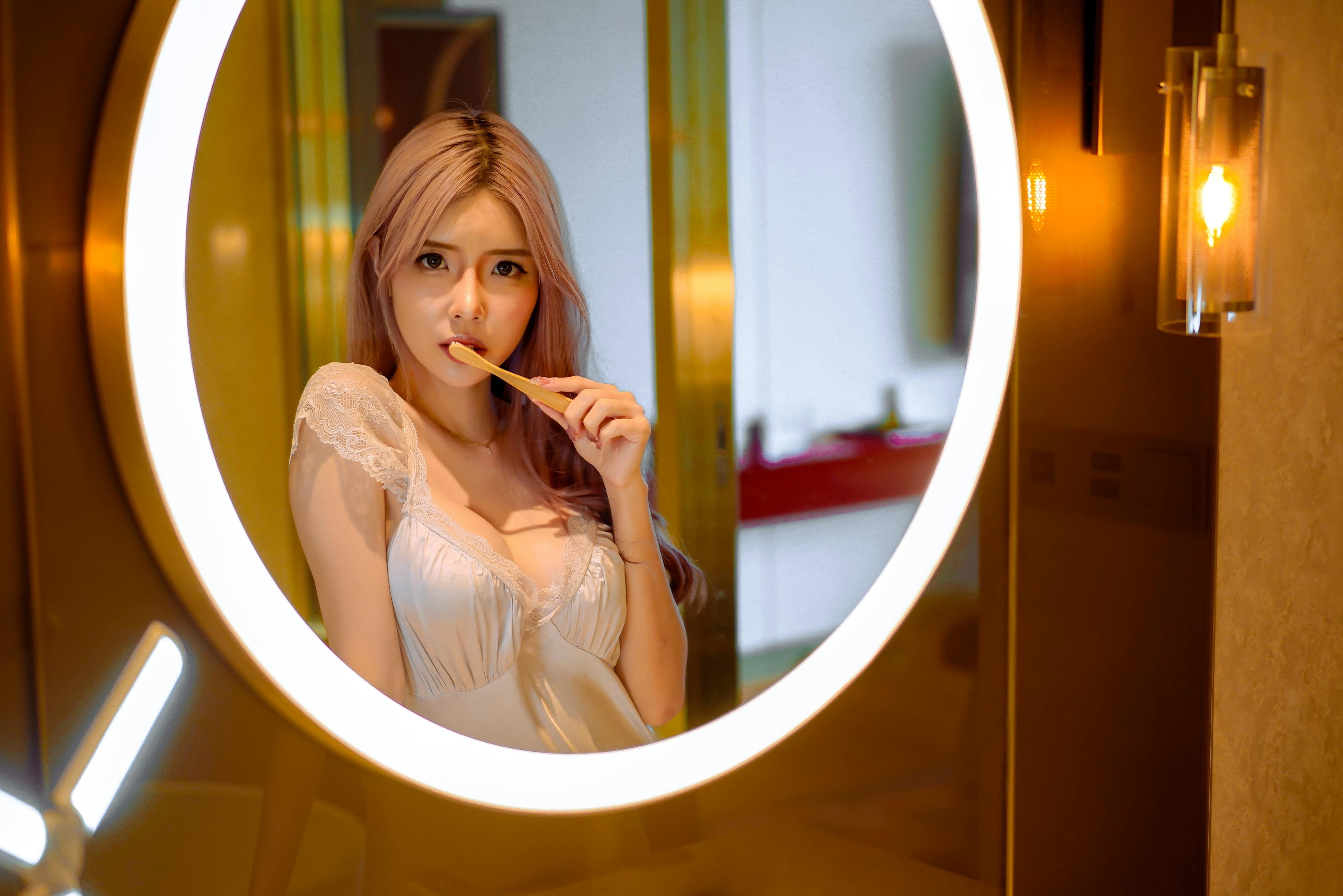 Rui ro khi lam dung mieng dan trang rang hinh anh