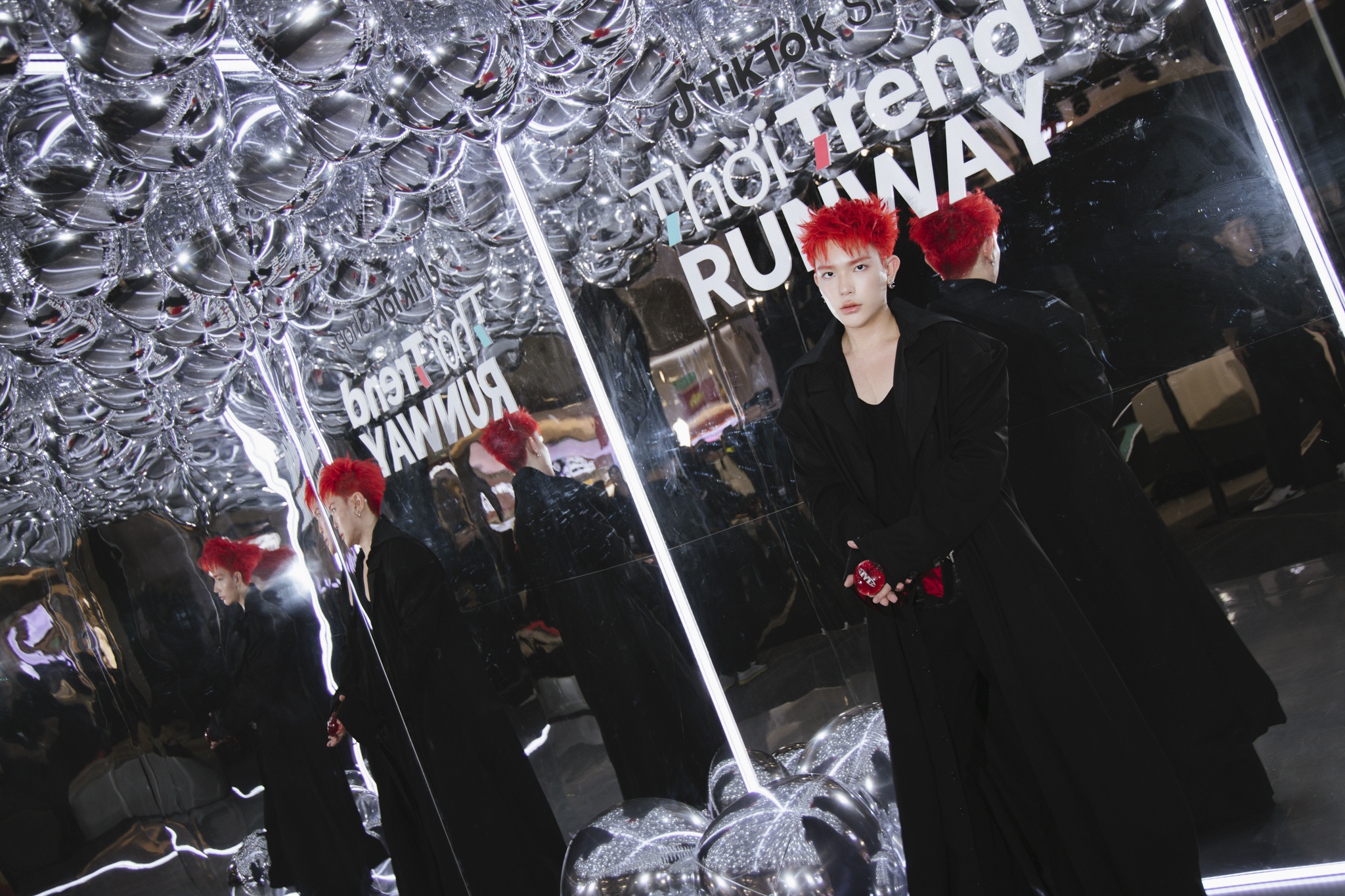 Thời Trend Runway bùng nổ tại TP HCM mở ra kỷ nguyên thời trang số