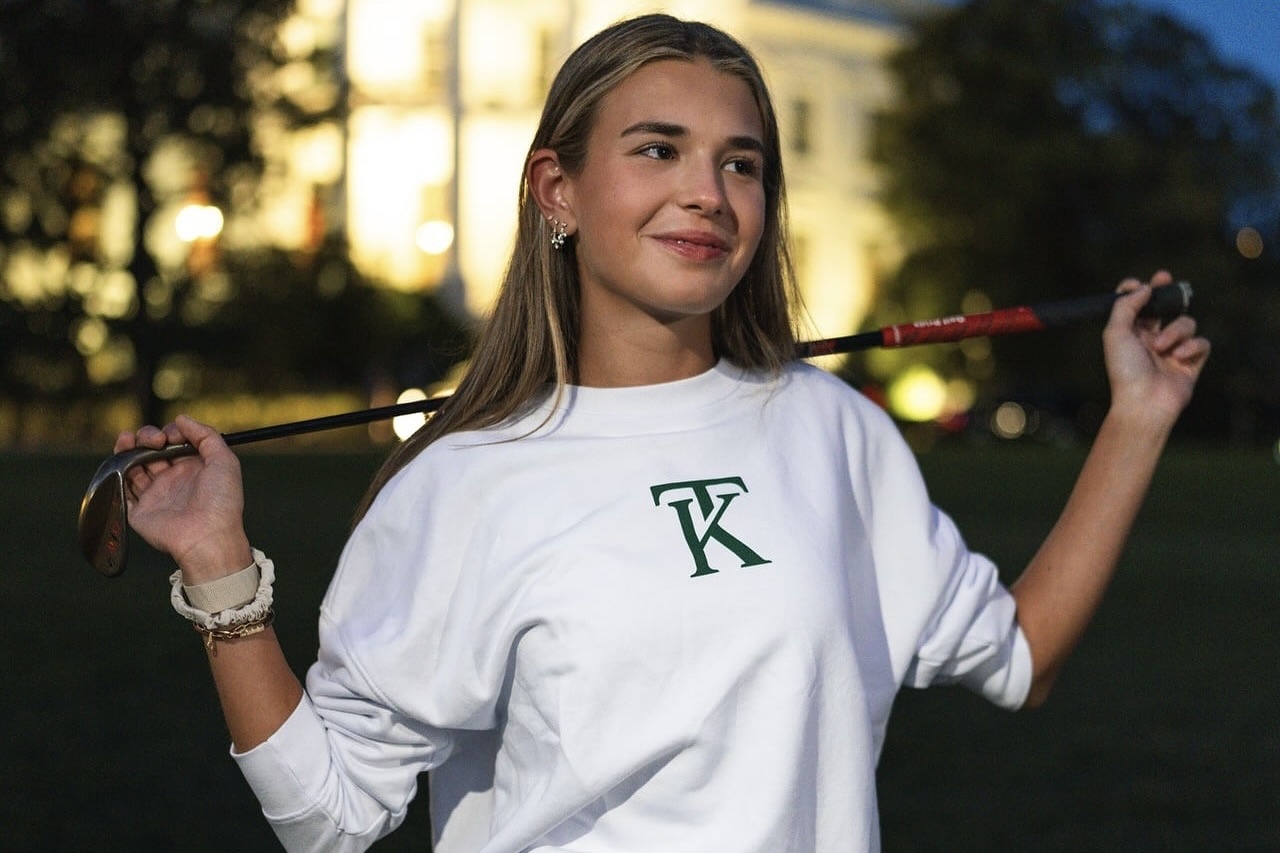 Chau noi ong Trump bi chi trich vi quang cao ao golf o Nha Trang hinh anh