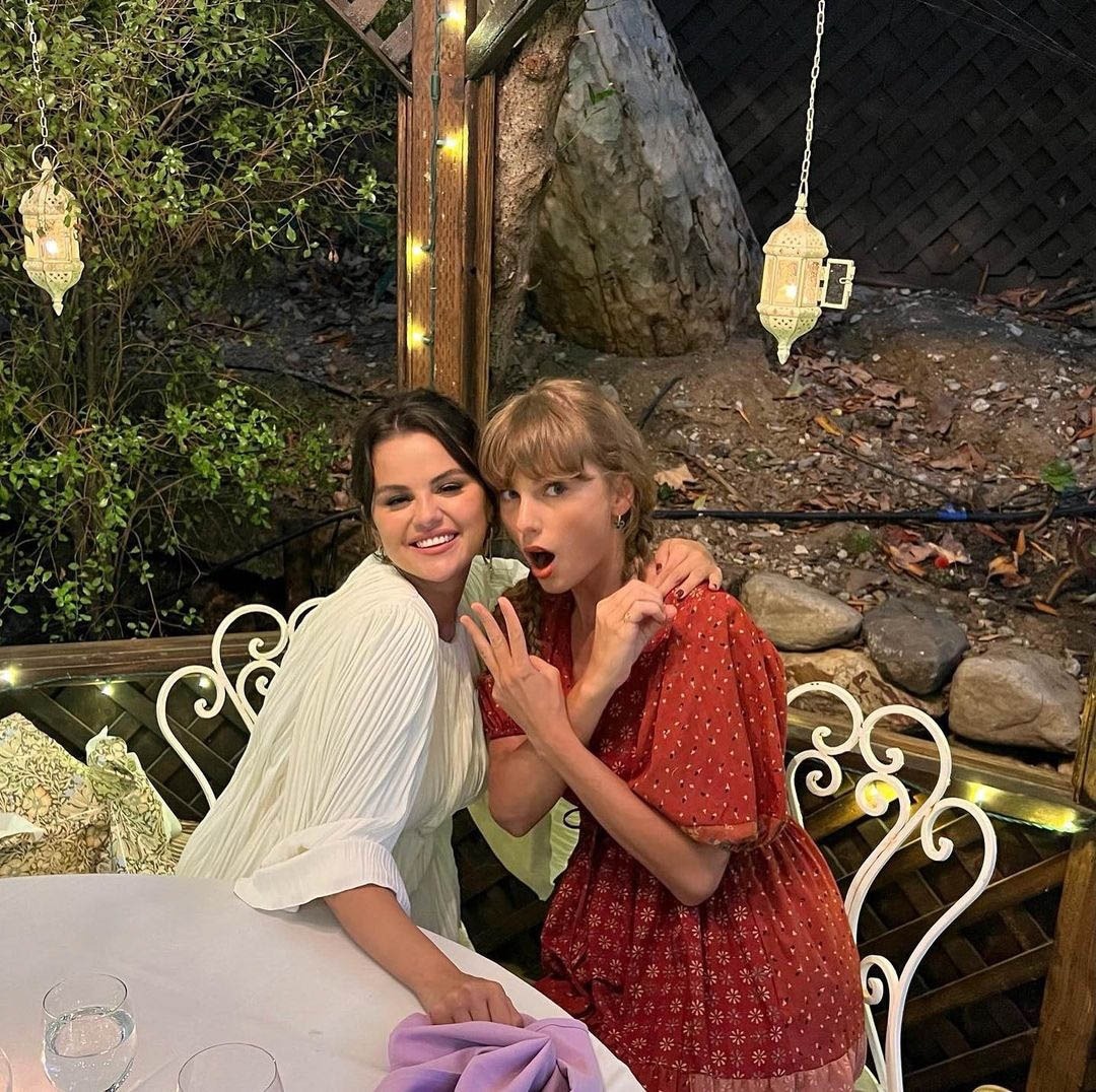 selena_gomez_taylor_swift_703345.jpg