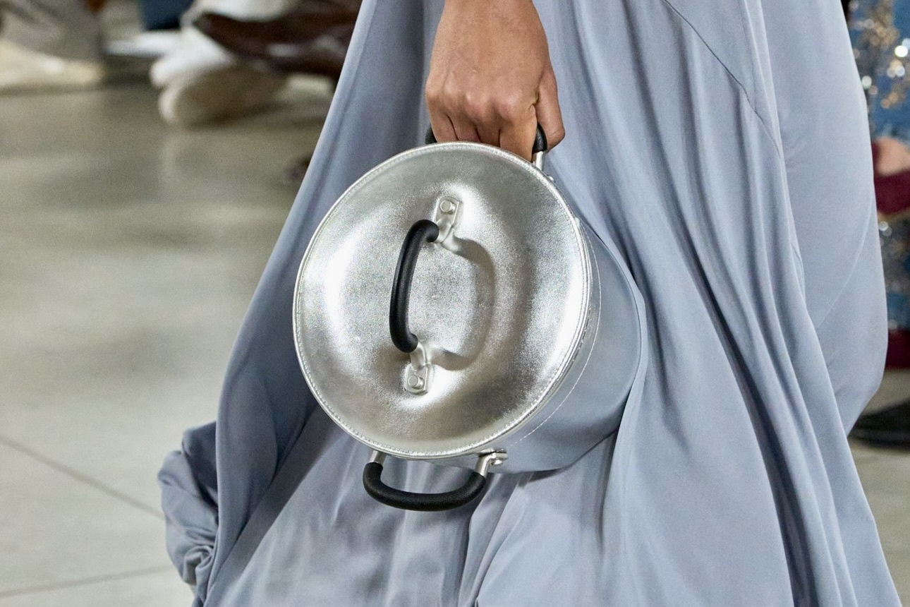 Tui xach noi nhom gay chu y hinh anh