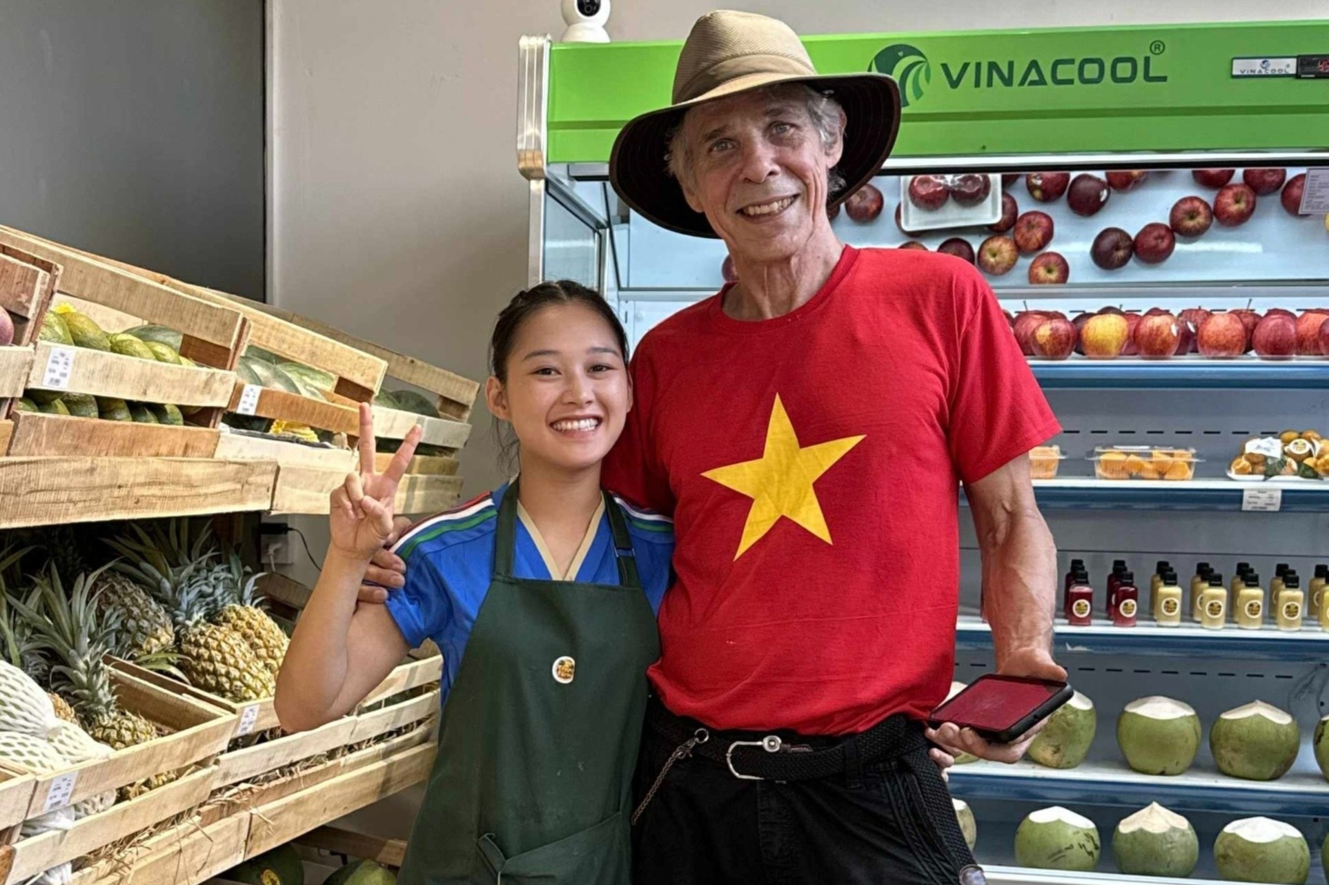 Co gai 25 tuoi bo nghe IT o TP.HCM, cam 300 trieu dong mo quan nuoc ep hinh anh