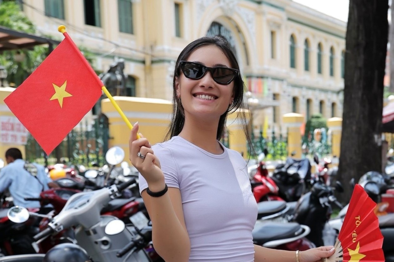 'Nang tho' Viet kieu vo dich pickleball me banh mi, bun bo Hue hinh anh