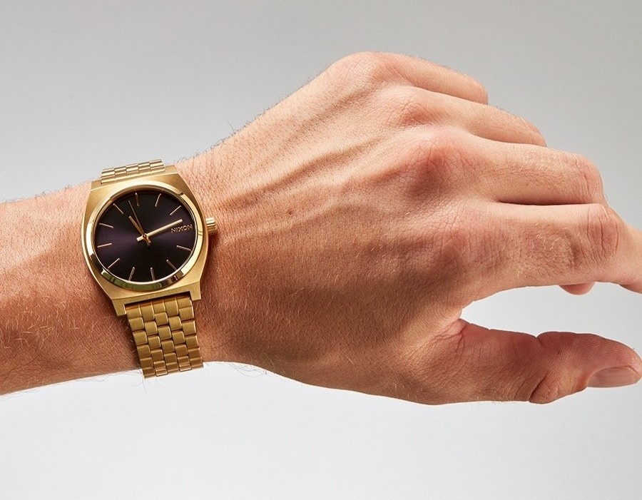Apple Watch, đồng hồ giá rẻ được lòng giới tài chính Mỹ