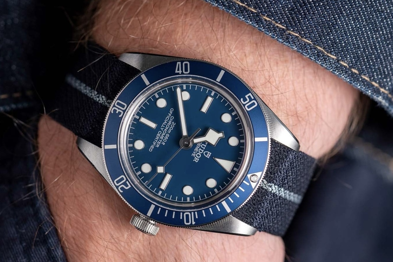 Chiếc Nixon Time Teller hơn 10 năm vẫn khiến giới doanh nhân mê mẩn