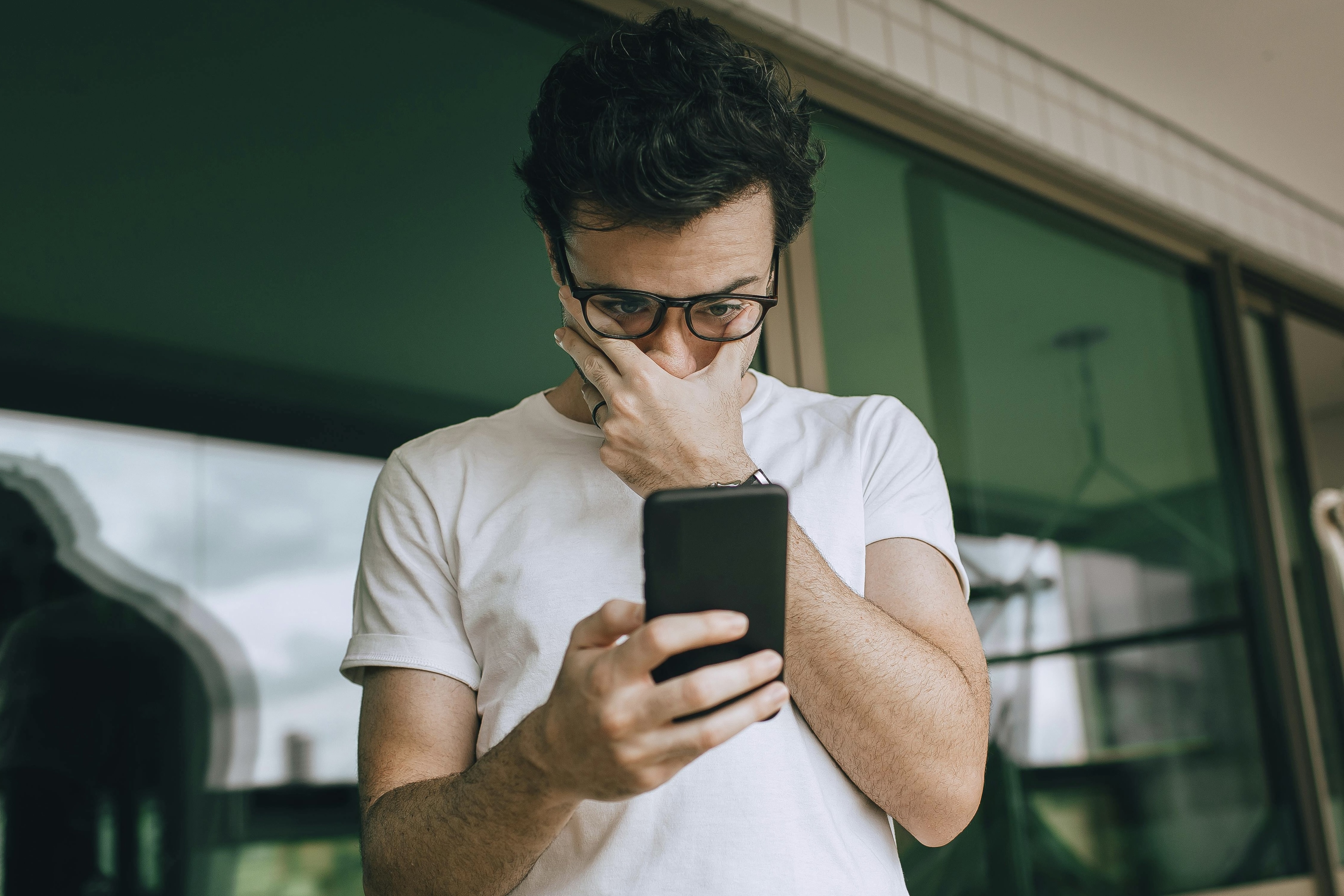 Chang trai 28 tuoi dau kho vi 'ban gai ao' mat du lieu hinh anh