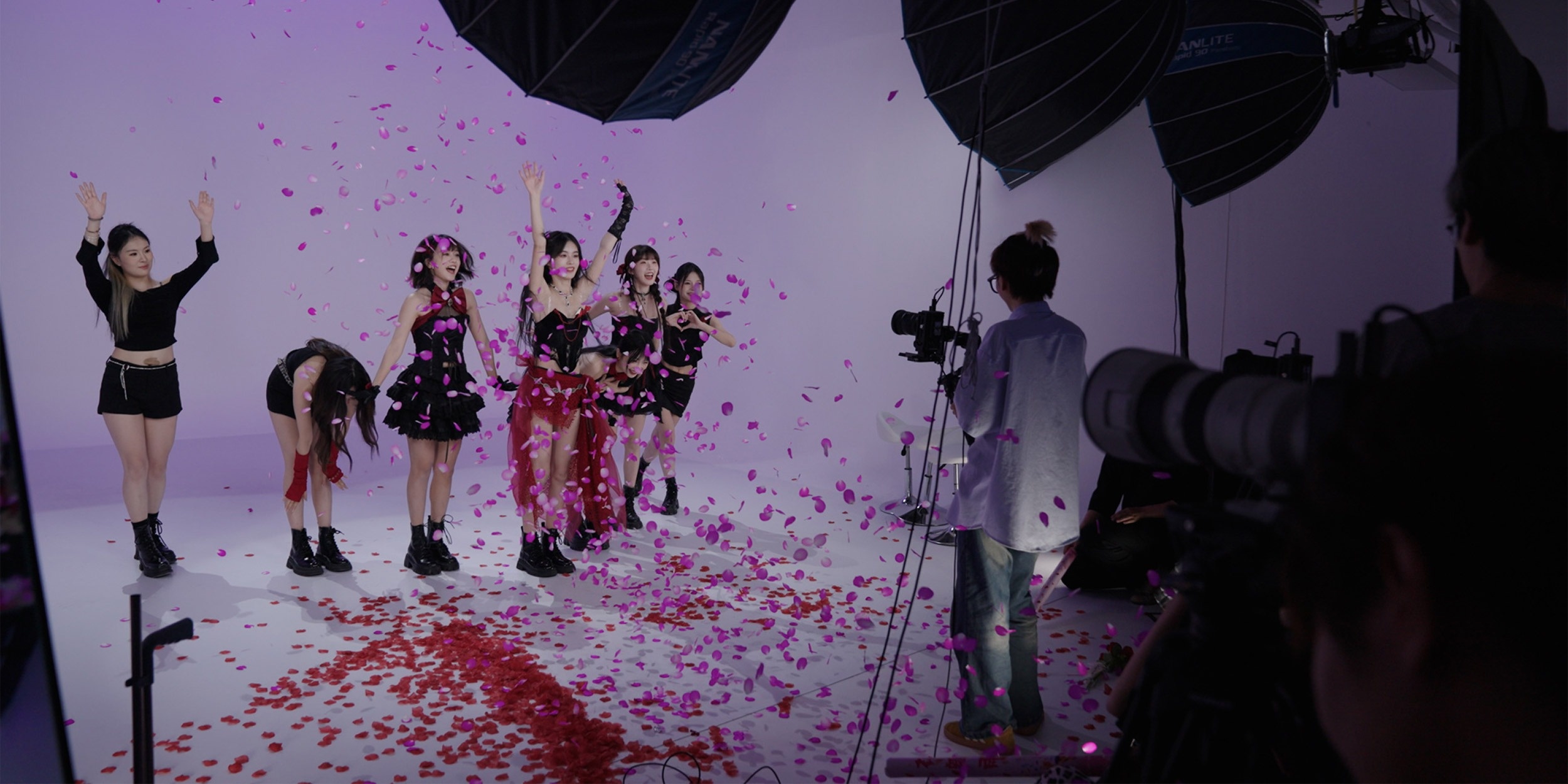 xưởng livestream,  kiếm sống livestream,  tuanbo Douyin,  livestream Trung Quốc,  vũ công livestream,  cuộc sống streamer ảnh 7 xuong livestream,  kiem song livestream,  tuanbo Douyin,  livestream Trung Quoc,  vu cong livestream,  cuoc song streamer anh 7