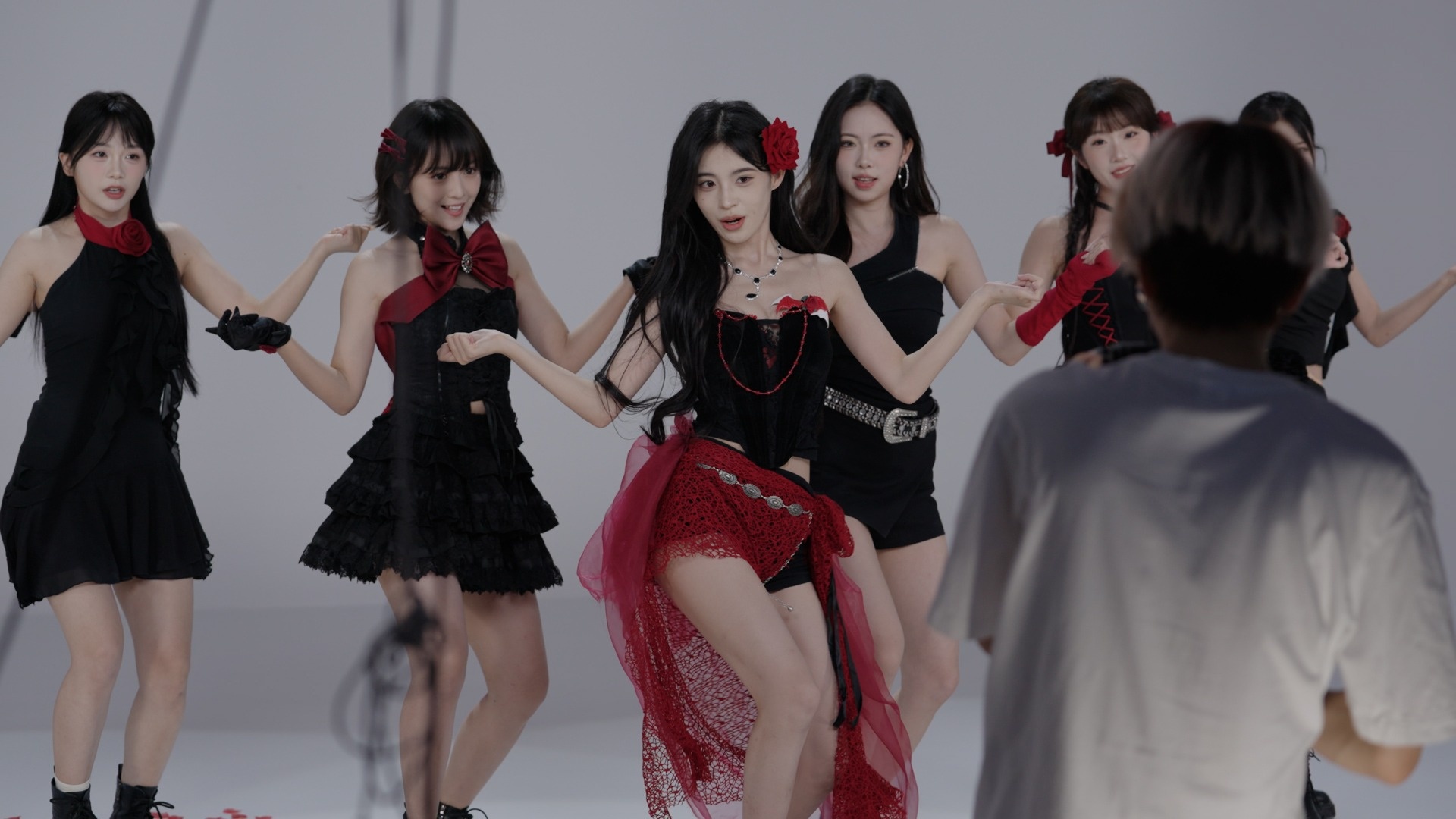 xưởng livestream,  kiếm sống livestream,  tuanbo Douyin,  livestream Trung Quốc,  vũ công livestream,  cuộc sống streamer ảnh 2 xuong livestream,  kiem song livestream,  tuanbo Douyin,  livestream Trung Quoc,  vu cong livestream,  cuoc song streamer anh 2