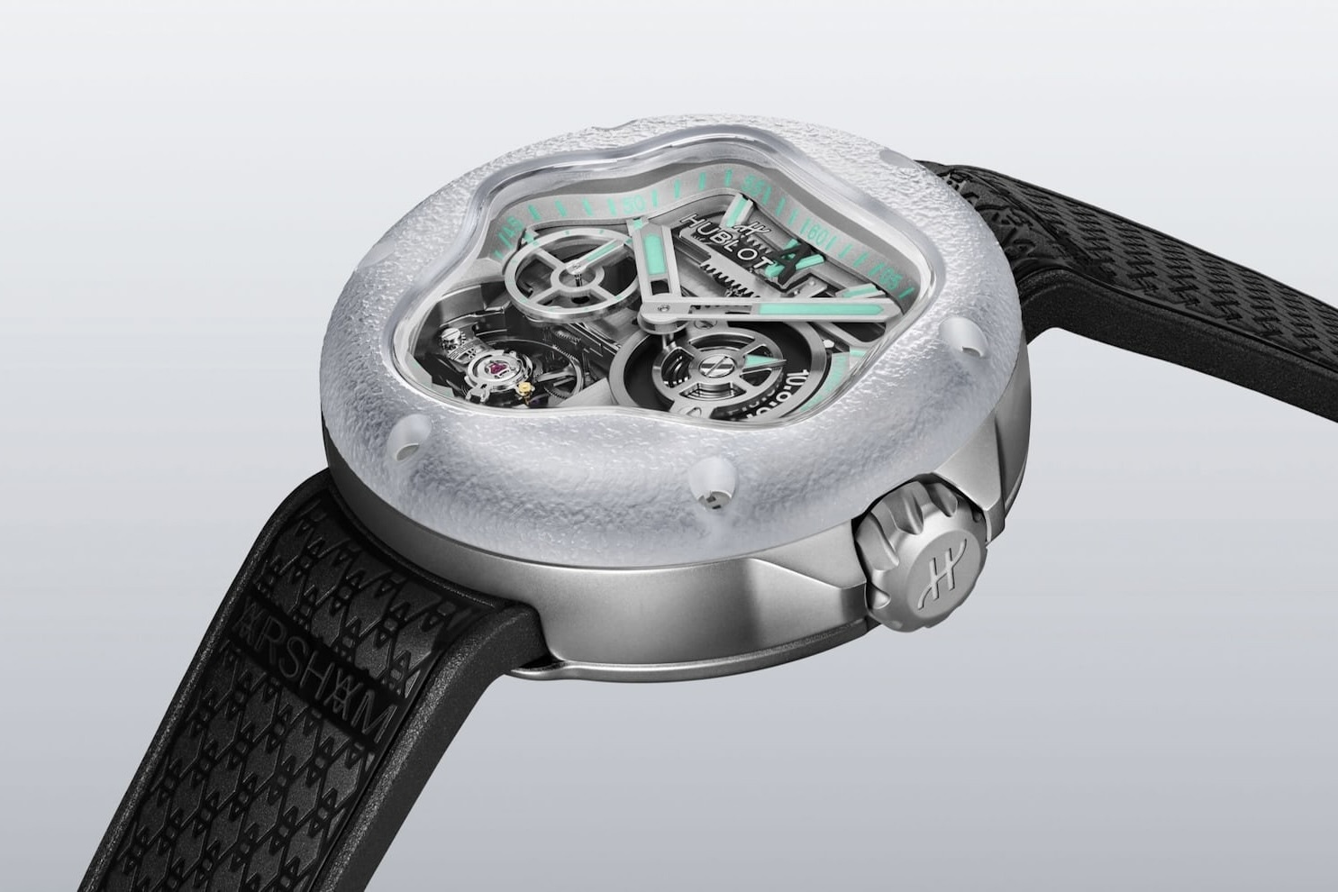 Giot nuoc dong cung 69.000 USD gay chu y hinh anh