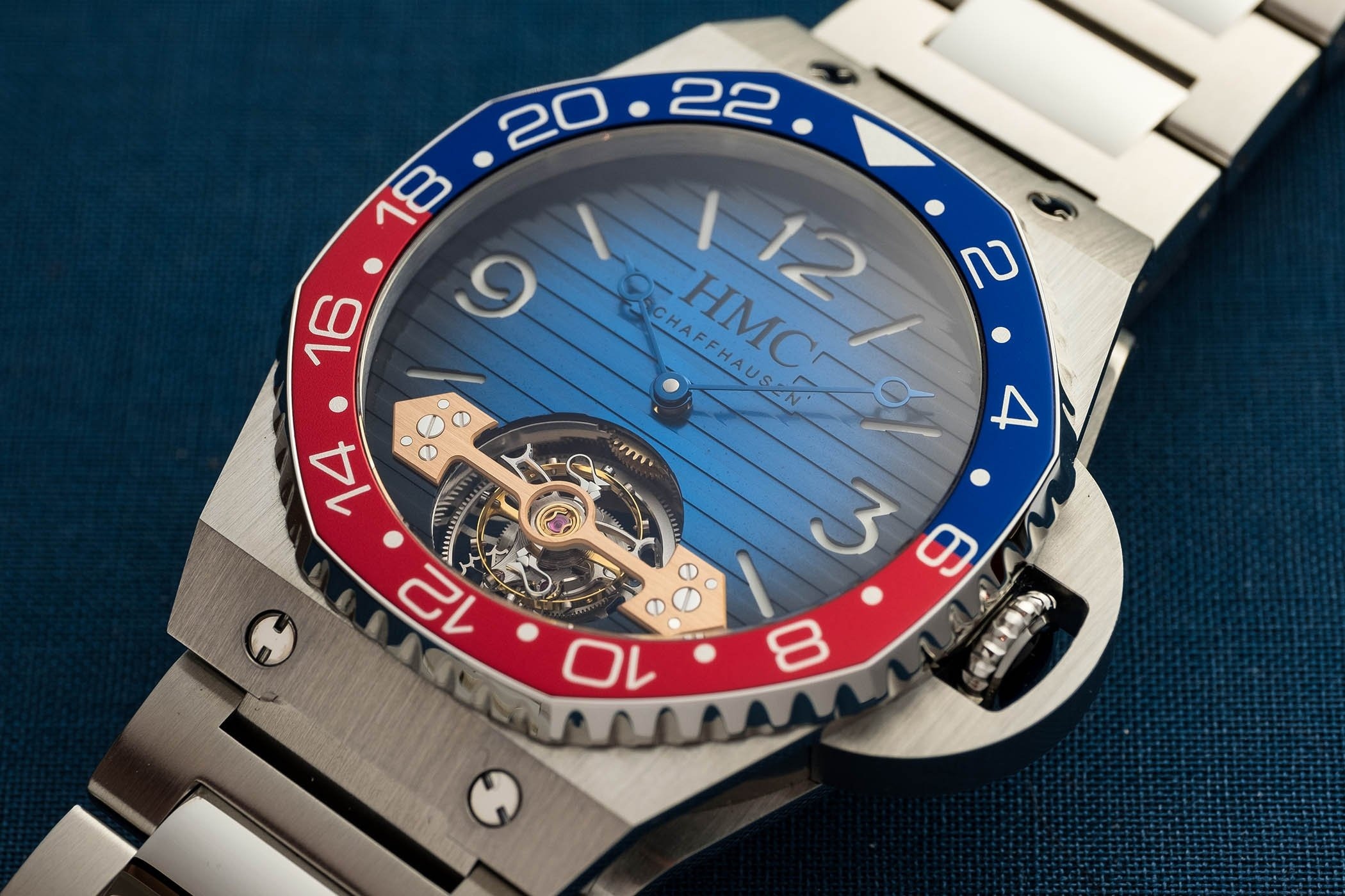 Moser_Swiss_Icons_Watch_SIHH_201.jpg