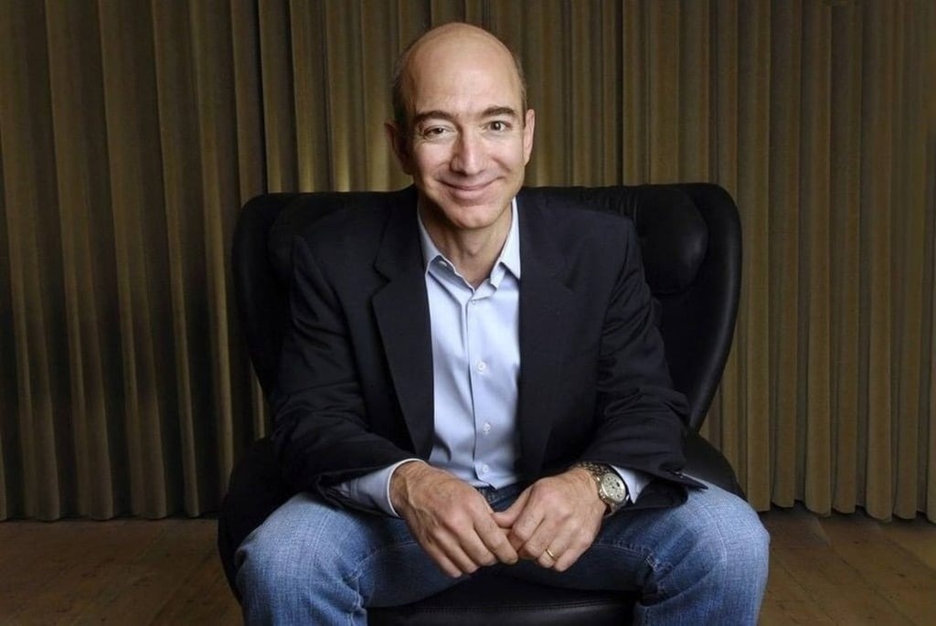 Jeff Bezos học vợ đeo đồng hồ xa xỉ