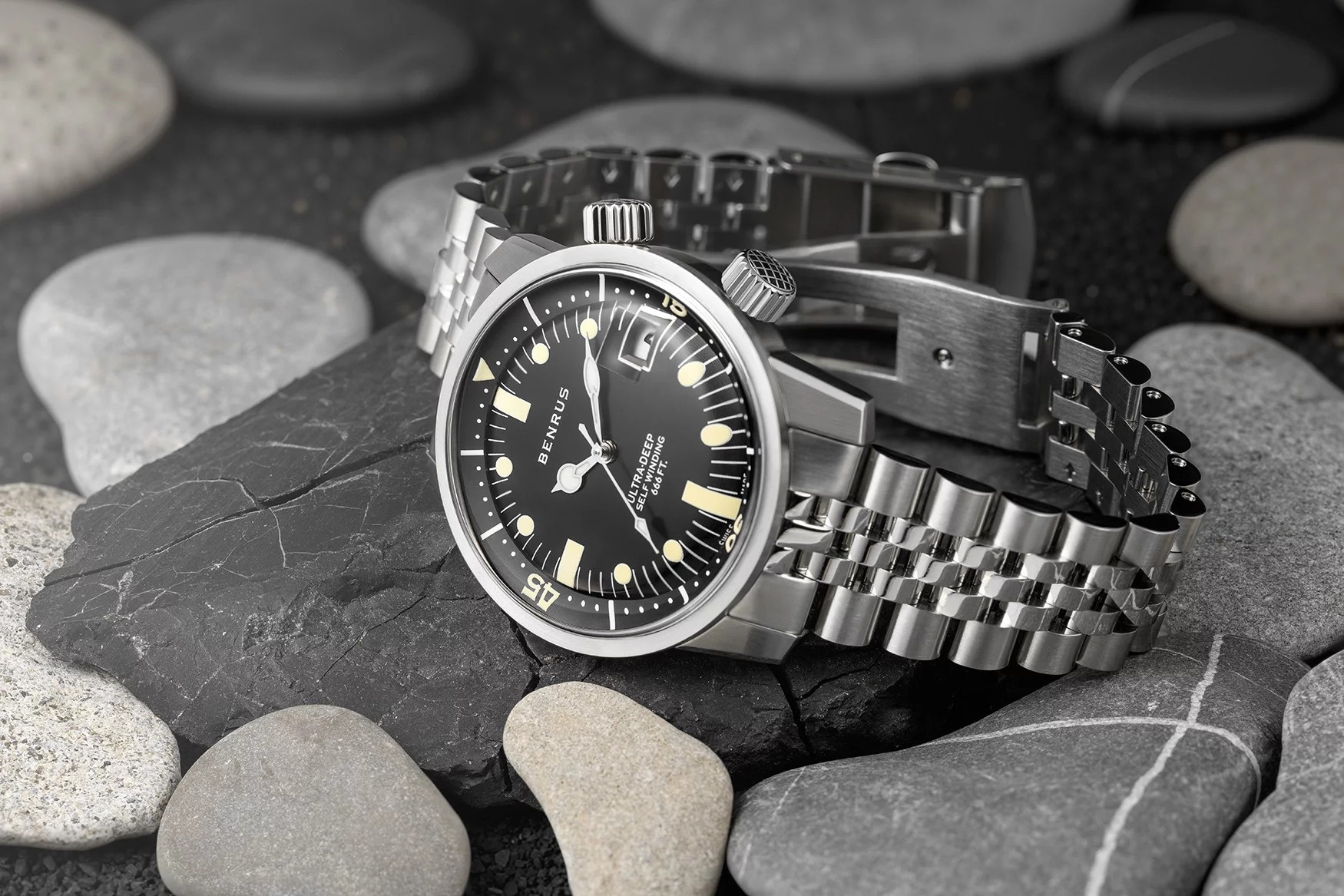 Moels Co,  CIGA Design,  Citizen,  Benrus,  mat so TV,  tourbillon anh 1