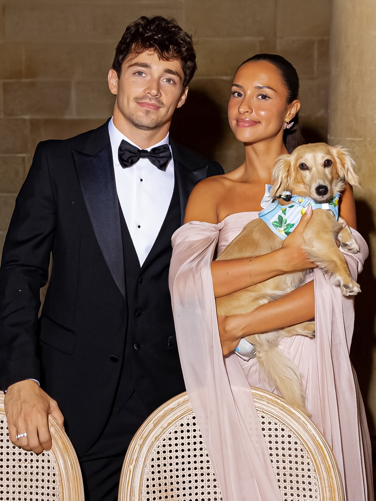 Charles Leclerc dinh hon,  Alexandra Saint Mleux,  nhan kim cuong,  Charles Leclerc,  tay dua F1,  gia nhan Leclerc,  chuyen tinh Charles Leclerc anh 1