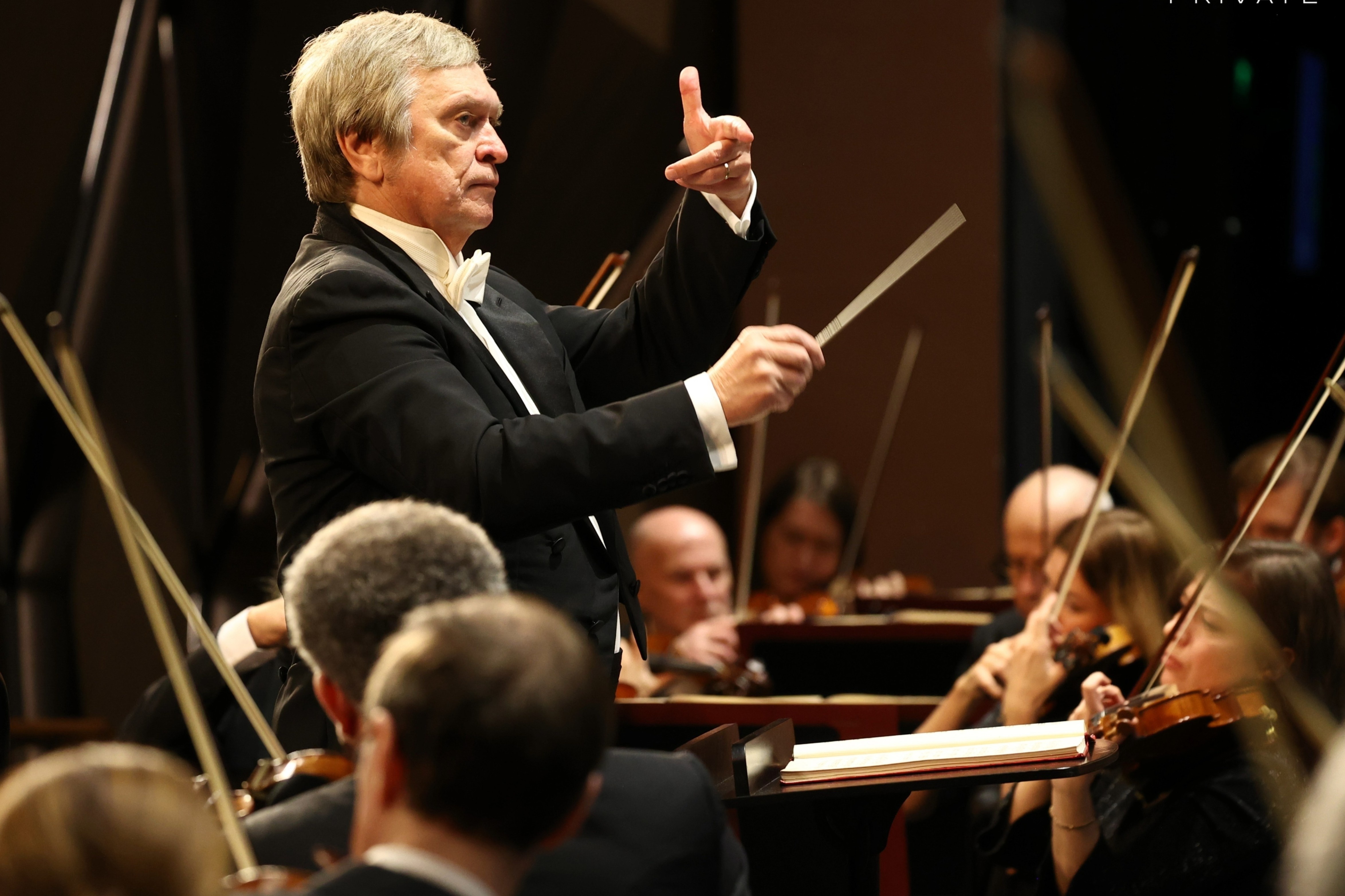 Techcombank dua Dan nhac St. Petersburg den Ha Noi trong 'Dem Trang' hinh anh