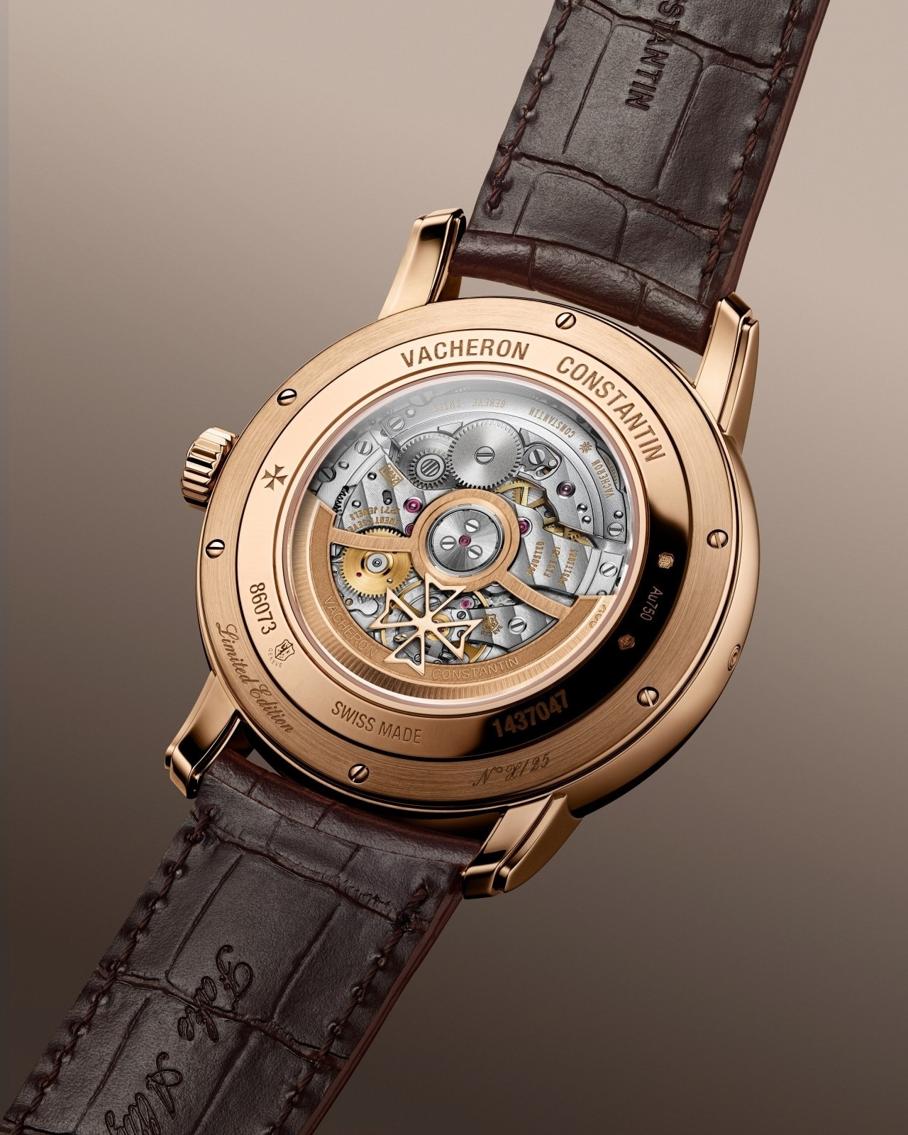 Metiers_d_Art_The_Legend_of_the_Chinese_Zodiac_Year_of_the_Horse_on_wrist_2.jpg