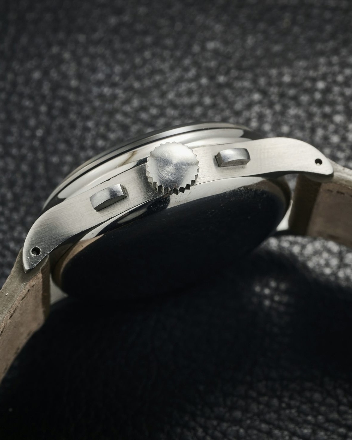 Patek_Philippe_Ref_1518_thep_2.jpeg