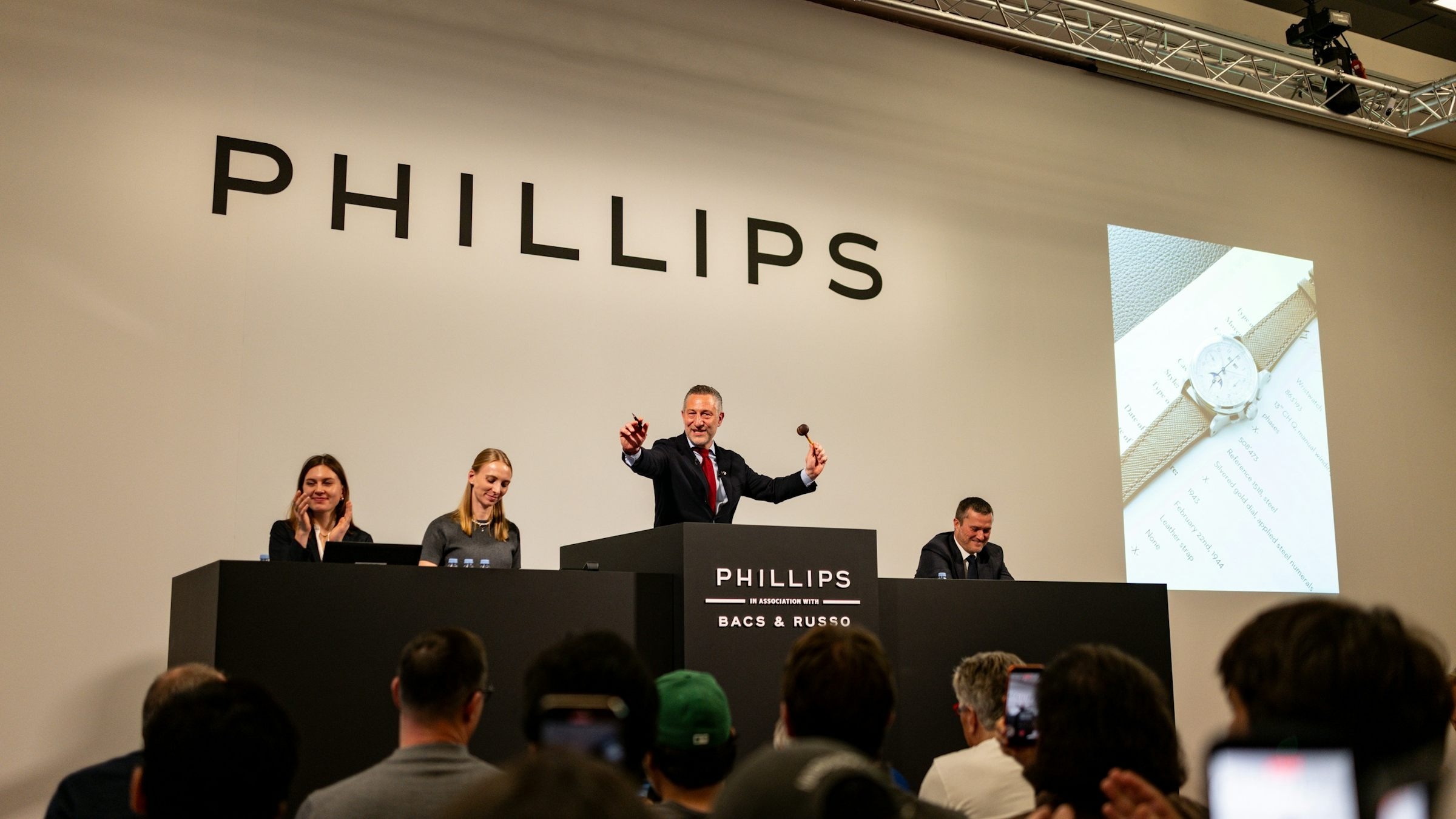 Patek_Philippe_bang_thep_lap_ky_luc_gia.jpg
